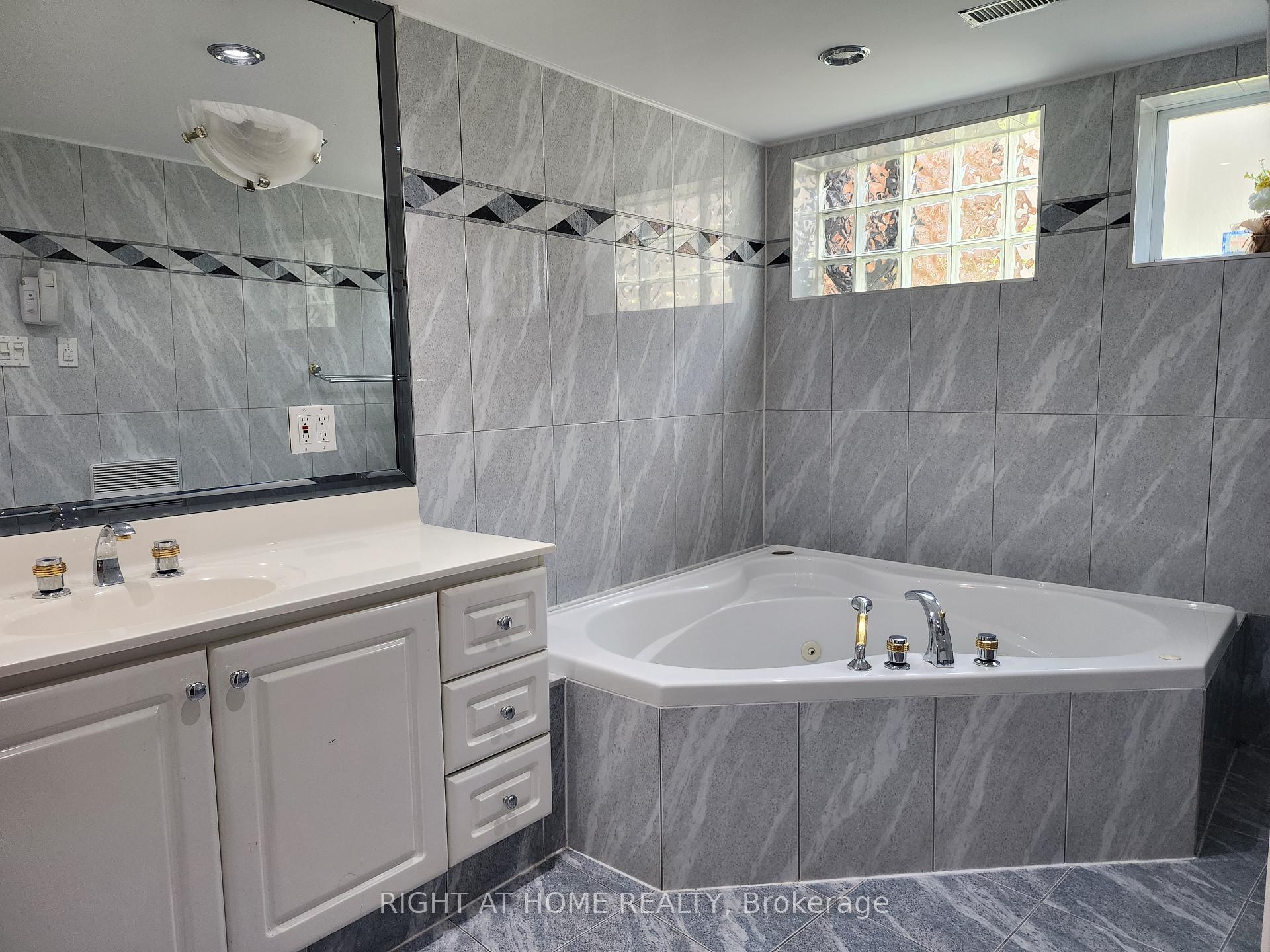 45 Mcallister Rd, Toronto, ON M3H2N1 | 3 Bedroom 3 Bathroom Detached House | Image 16