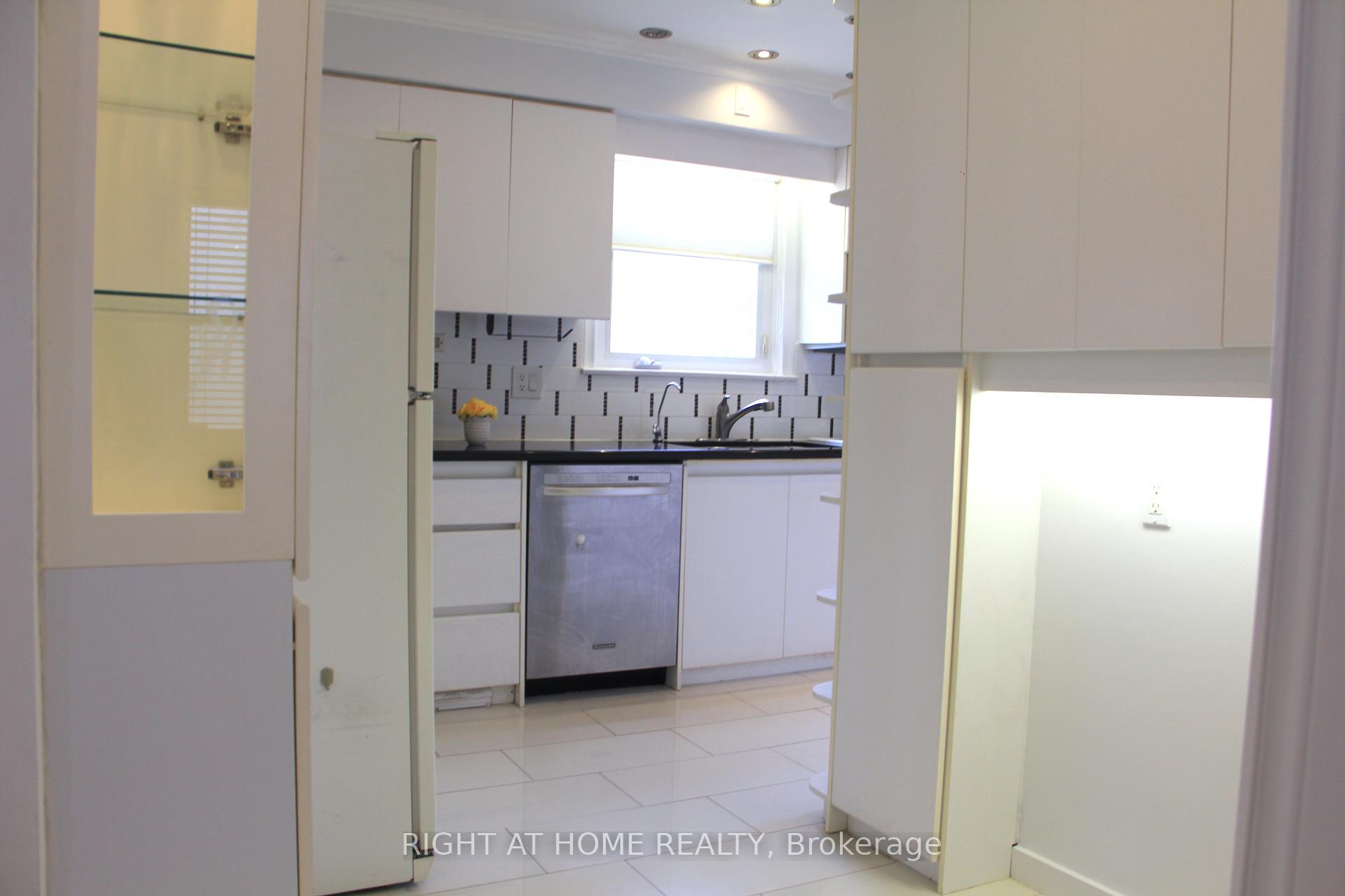 45 Mcallister Rd, Toronto, ON M3H2N1 | 3 Bedroom 3 Bathroom Detached House | Image 9