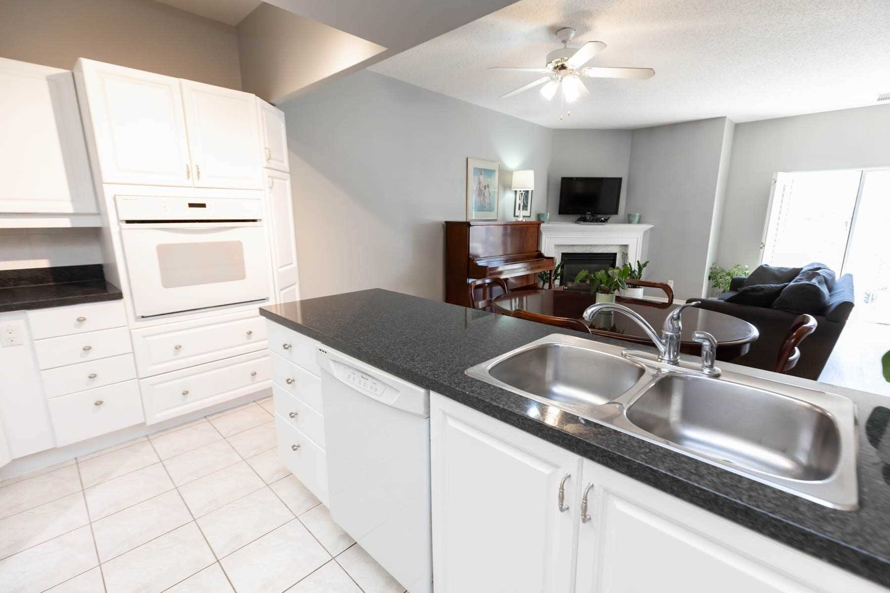 #109 - 211 Randolph Rd, Toronto, ON M4G4H1 | 2 Bedroom 2 Bathroom Condo Apt | Image 21