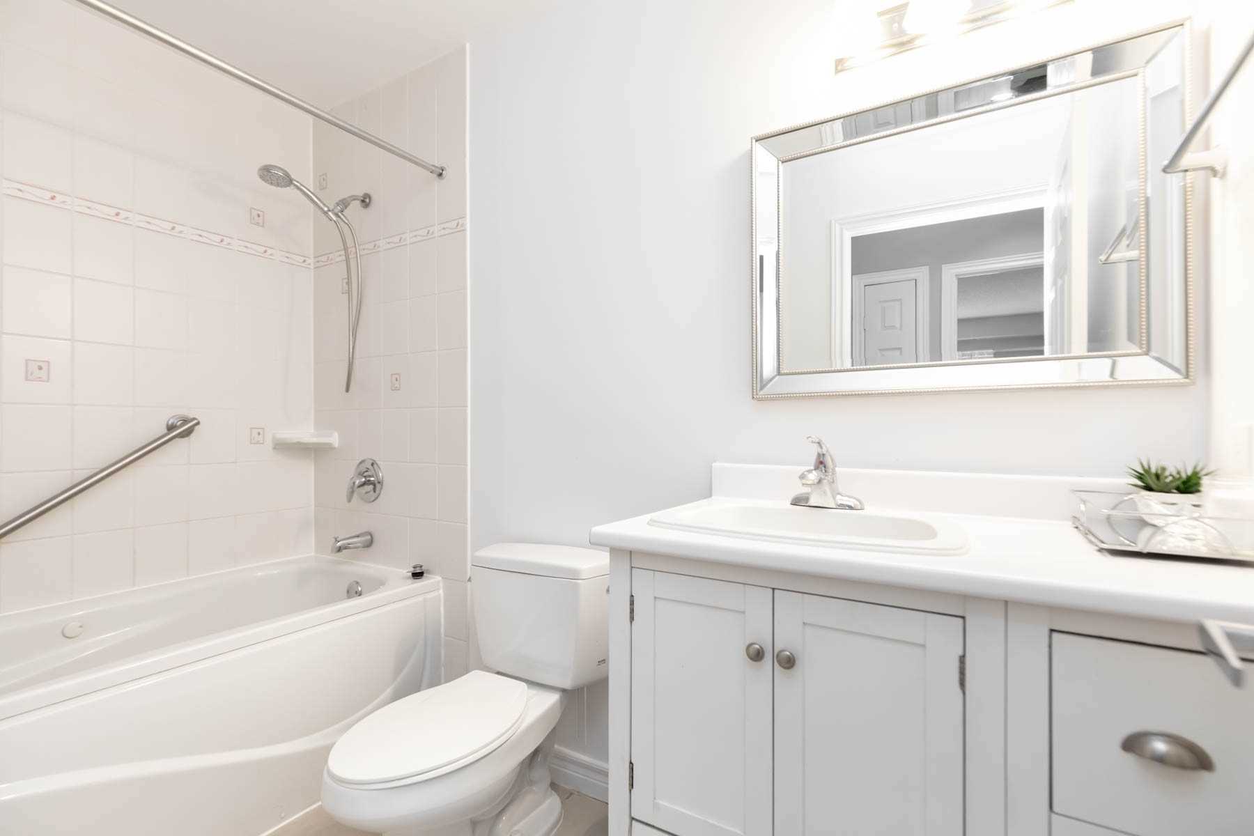 #109 - 211 Randolph Rd, Toronto, ON M4G4H1 | 2 Bedroom 2 Bathroom Condo Apt | Image 33