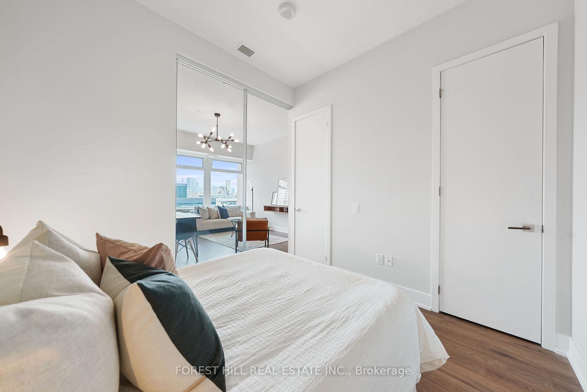 #1002 - 111 St Clair Ave W, Toronto, ON M4V1N5 | 1 Bedroom 1 Bathroom Condo Apt | Image 17