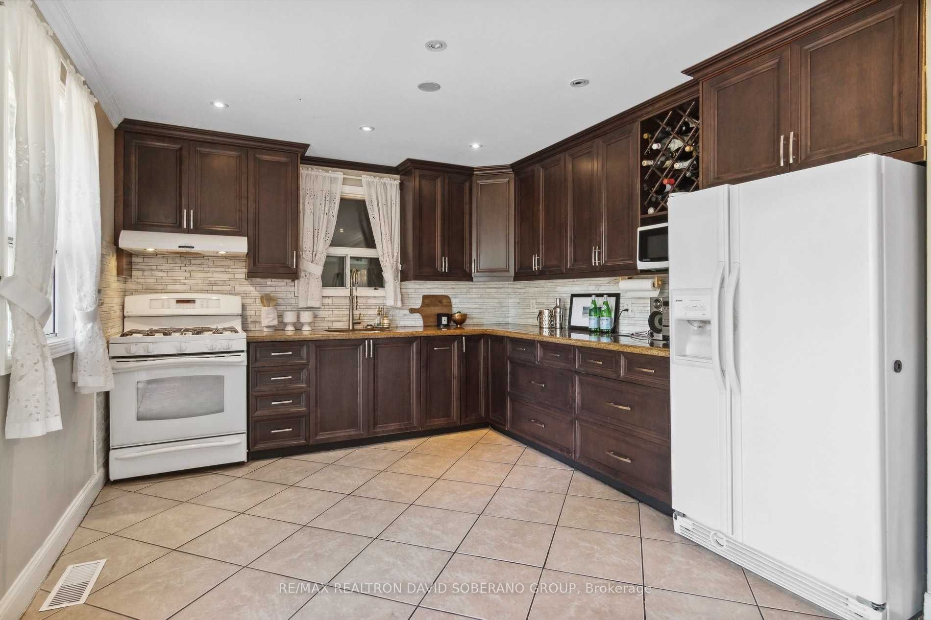 95 Collinson Blvd, Toronto, ON M3H3C2 | 3 Bedroom 2 Bathroom Detached House | Image 17