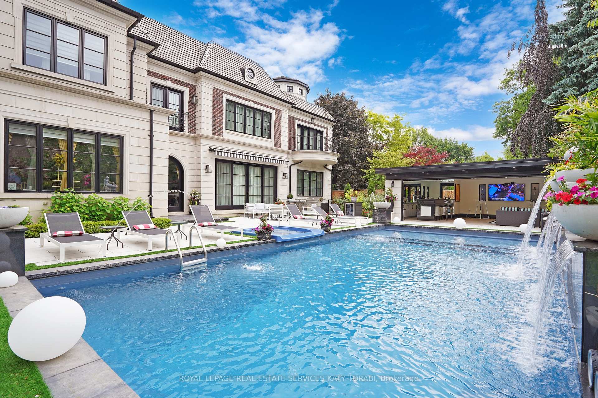 26 Lauderdale Dr, Toronto, ON M2L2A9 | 4 Bedroom 10 Bathroom Detached House | Image 4