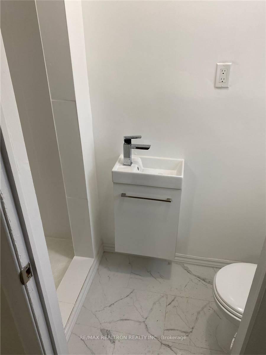 112 Clanton Park Rd, Toronto, ON M3H2E3 | 3 Bedroom 3 Bathroom Detached House | Image 10