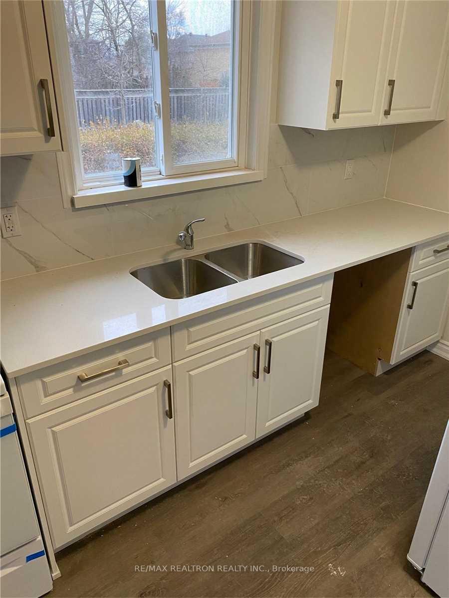 112 Clanton Park Rd, Toronto, ON M3H2E3 | 3 Bedroom 3 Bathroom Detached House | Image 12