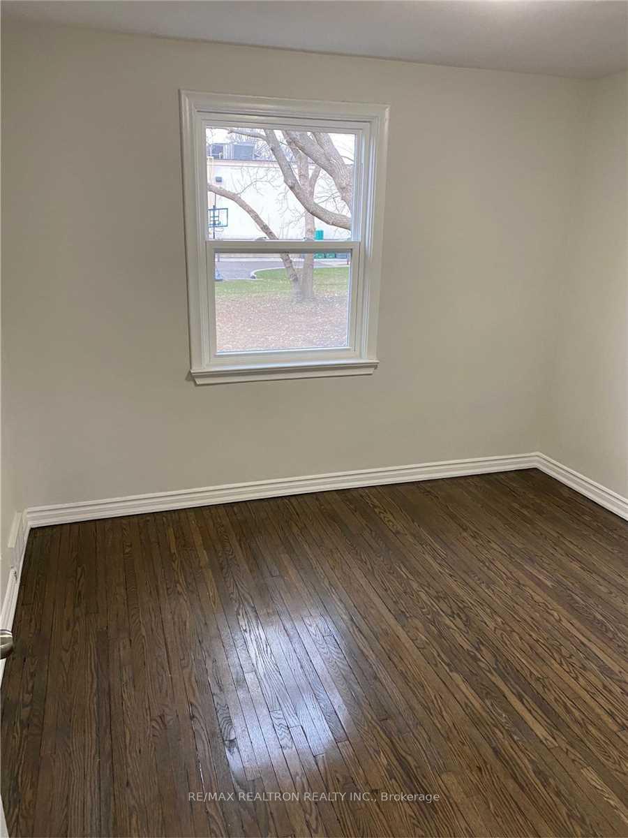 112 Clanton Park Rd, Toronto, ON M3H2E3 | 3 Bedroom 3 Bathroom Detached House | Image 5