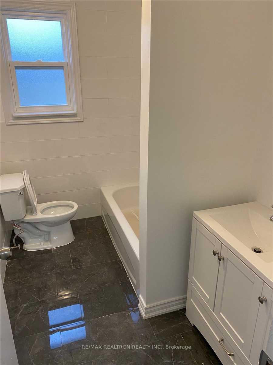 112 Clanton Park Rd, Toronto, ON M3H2E3 | 3 Bedroom 3 Bathroom Detached House | Image 7