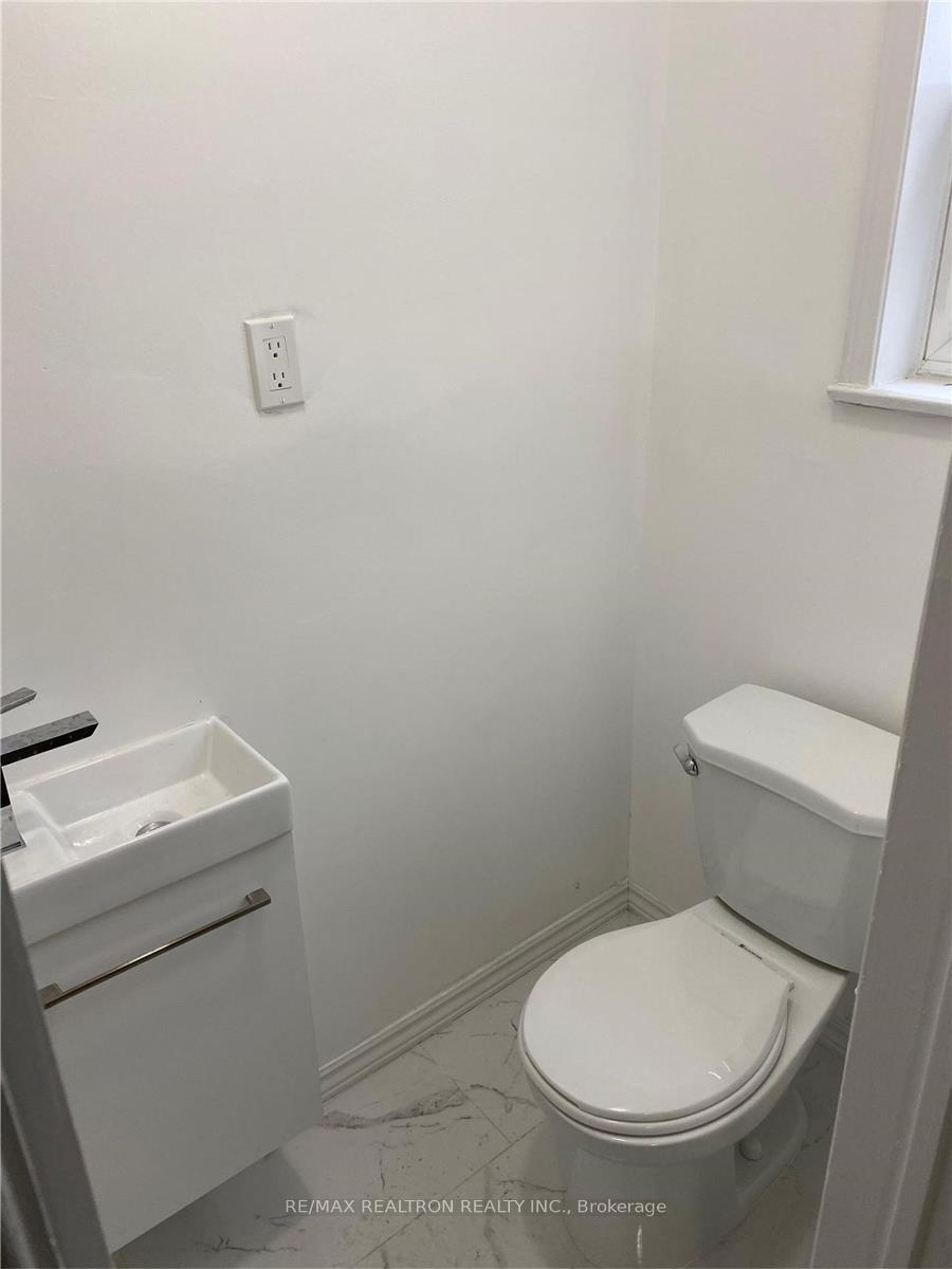 112 Clanton Park Rd, Toronto, ON M3H2E3 | 3 Bedroom 3 Bathroom Detached House | Image 8