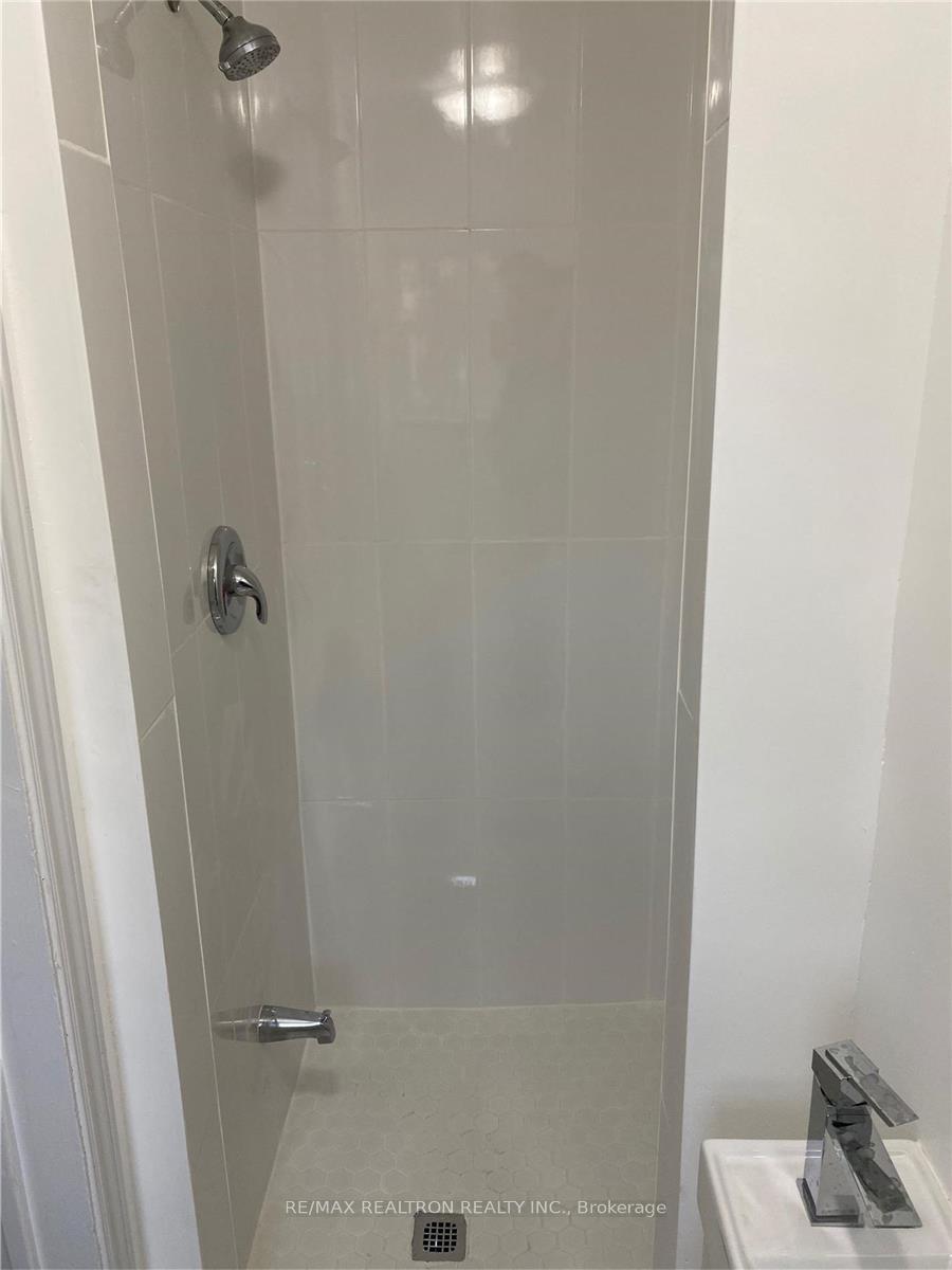 112 Clanton Park Rd, Toronto, ON M3H2E3 | 3 Bedroom 3 Bathroom Detached House | Image 9