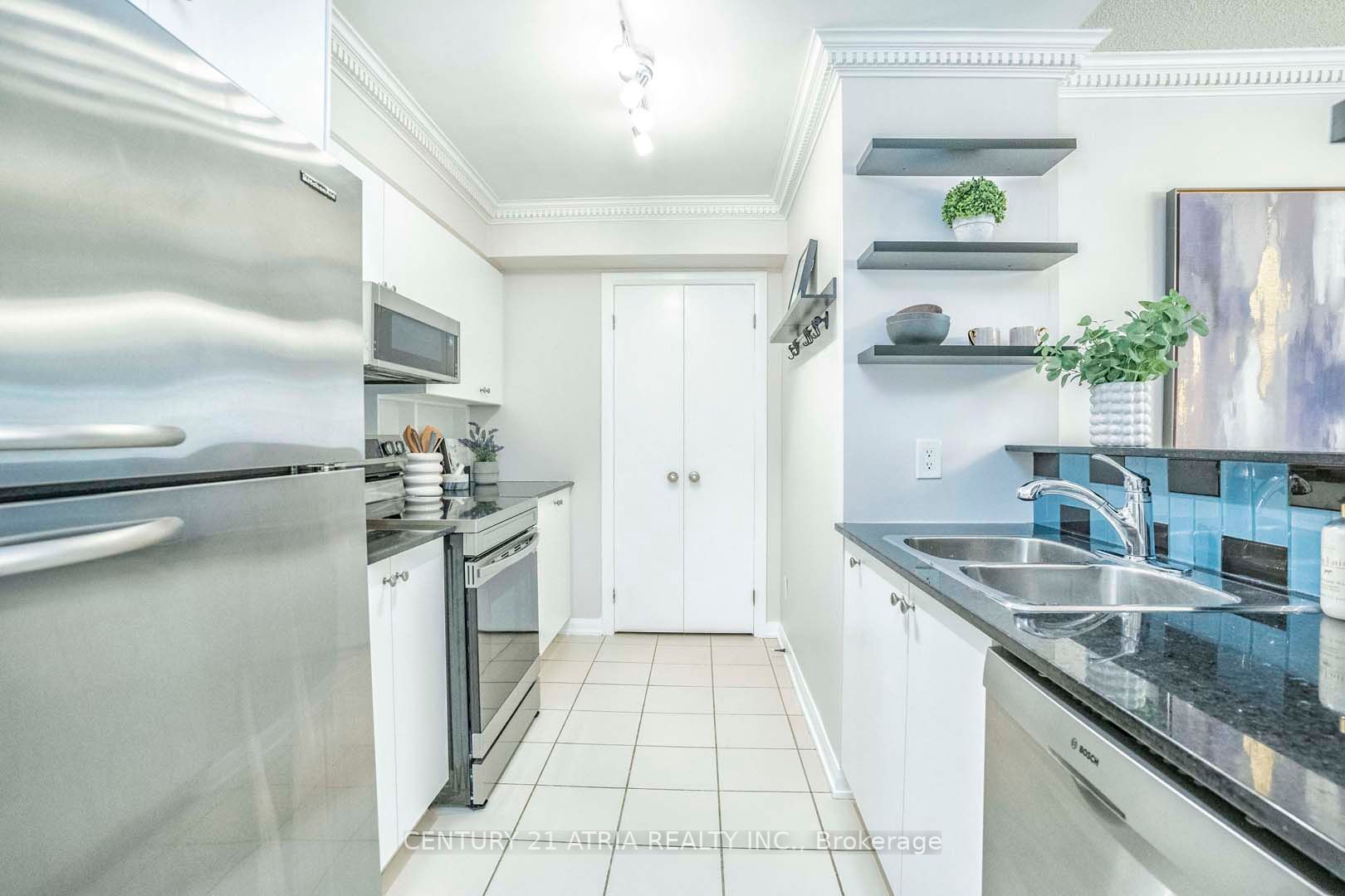 #306 - 18 Beverley St, Toronto, ON M5T3L2 | 2 Bedroom 2 Bathroom Condo Apt | Image 12