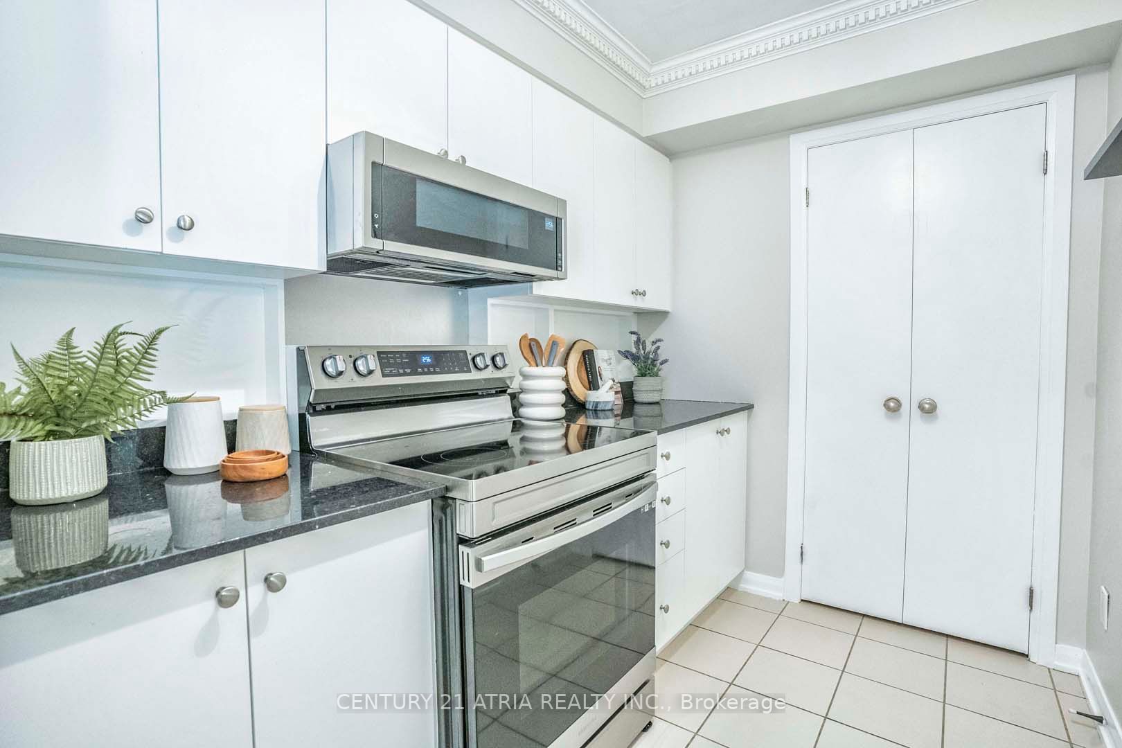 #306 - 18 Beverley St, Toronto, ON M5T3L2 | 2 Bedroom 2 Bathroom Condo Apt | Image 13