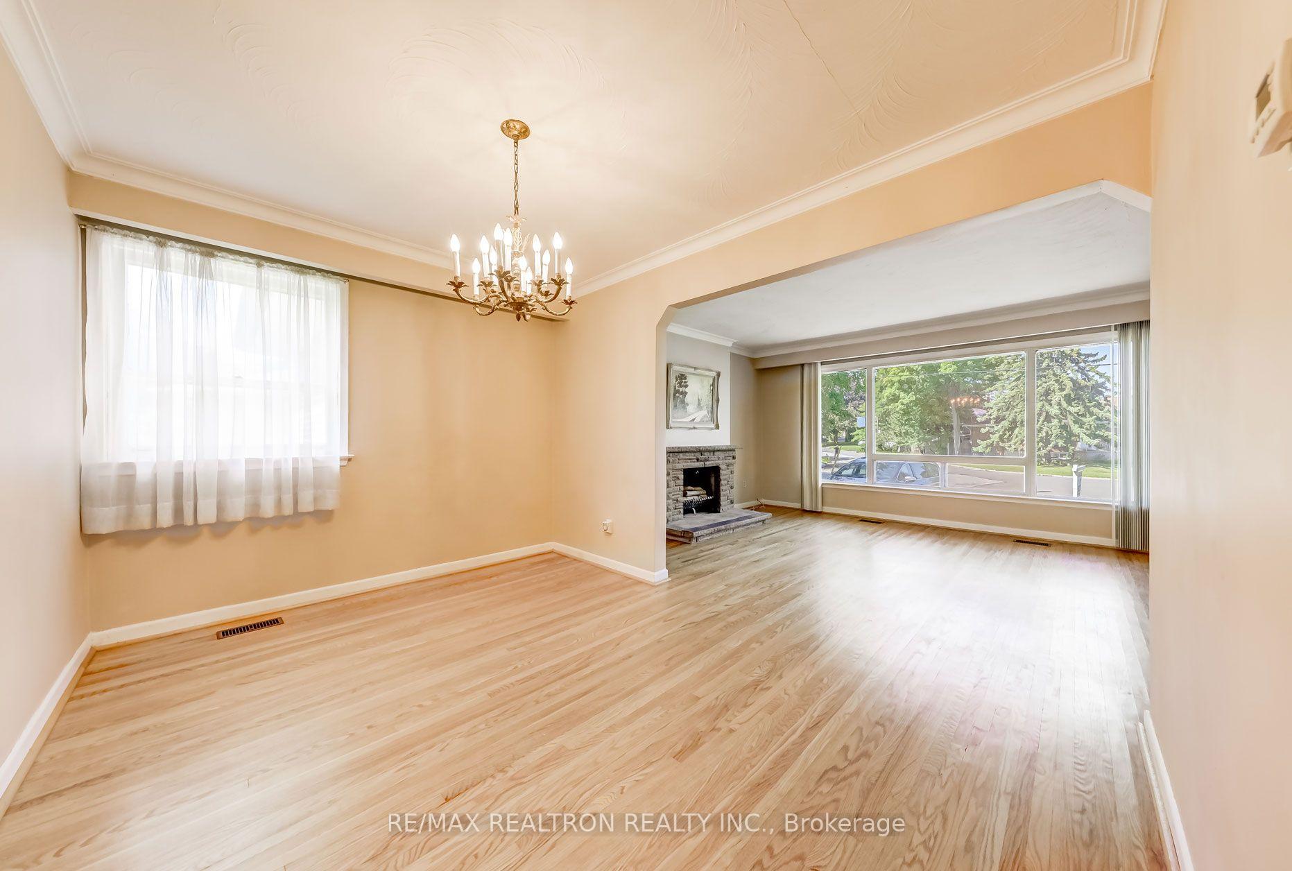 31 Bowerbank Dr, Toronto, ON M2M1Z9 | 3 Bedroom 2 Bathroom Detached House | Image 11