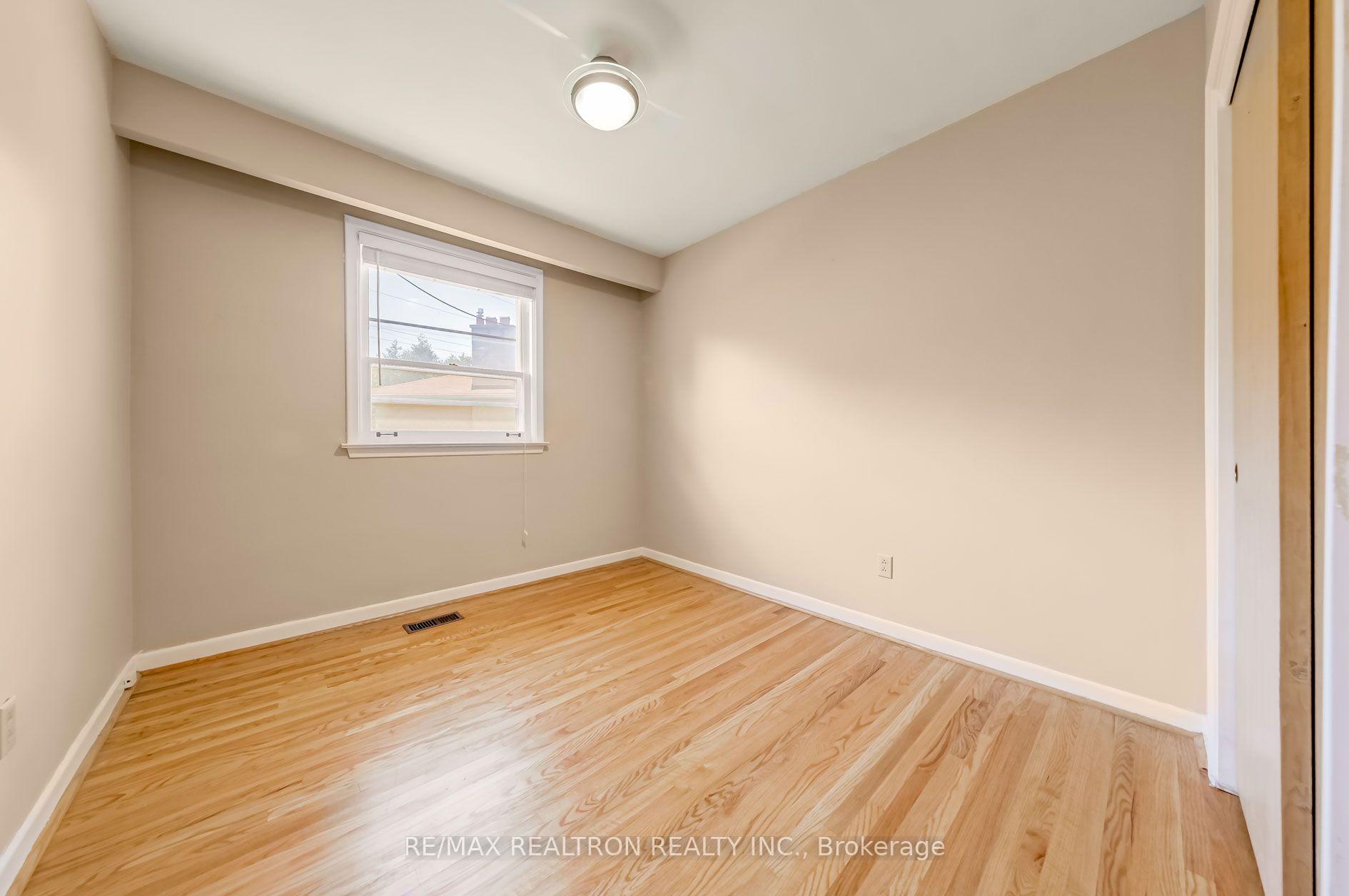 31 Bowerbank Dr, Toronto, ON M2M1Z9 | 3 Bedroom 2 Bathroom Detached House | Image 12