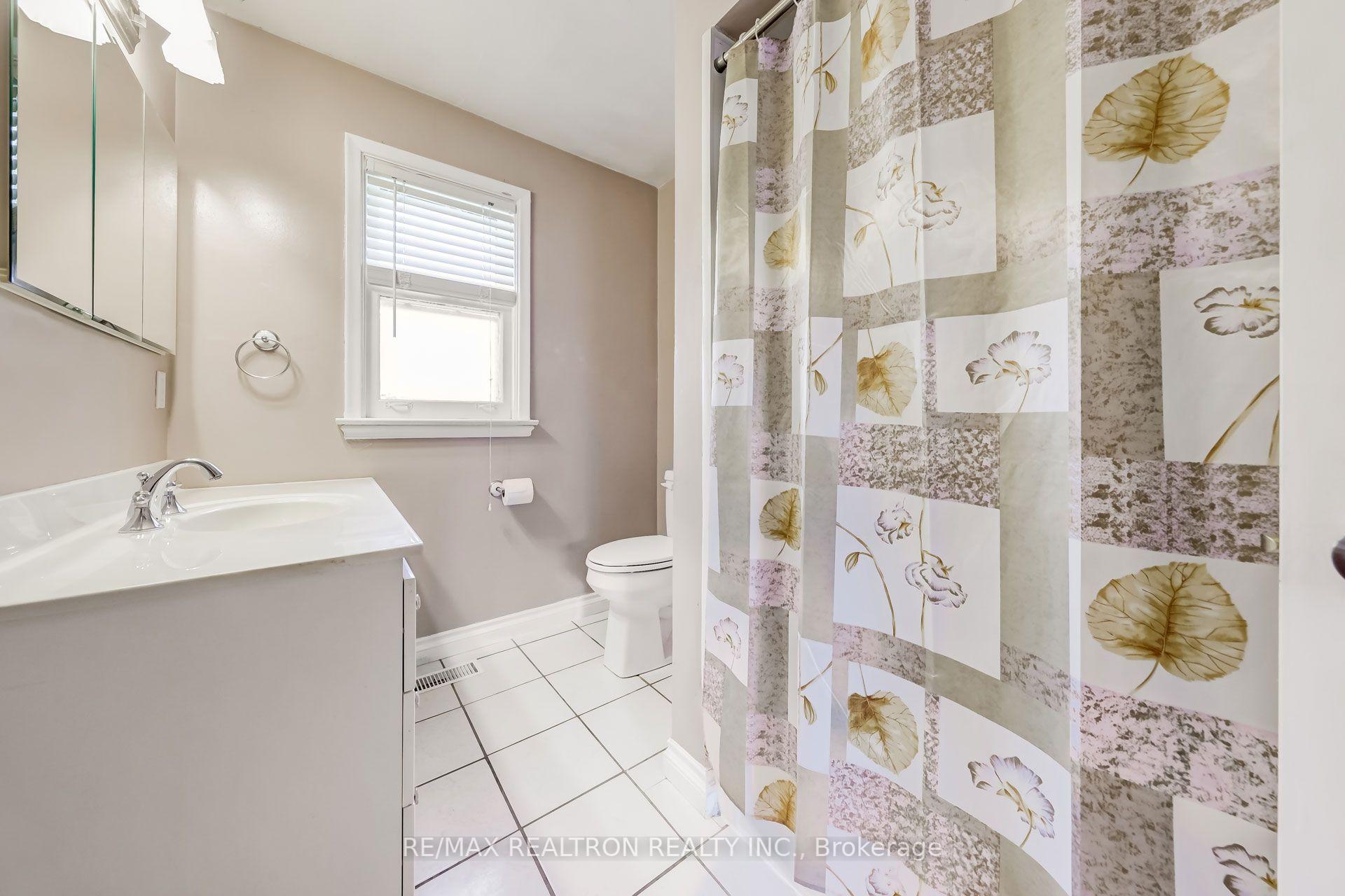31 Bowerbank Dr, Toronto, ON M2M1Z9 | 3 Bedroom 2 Bathroom Detached House | Image 13