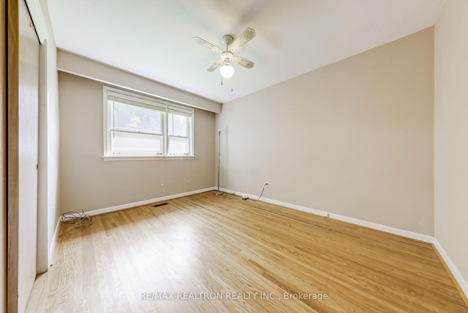 31 Bowerbank Dr, Toronto, ON M2M1Z9 | 3 Bedroom 2 Bathroom Detached House | Image 14