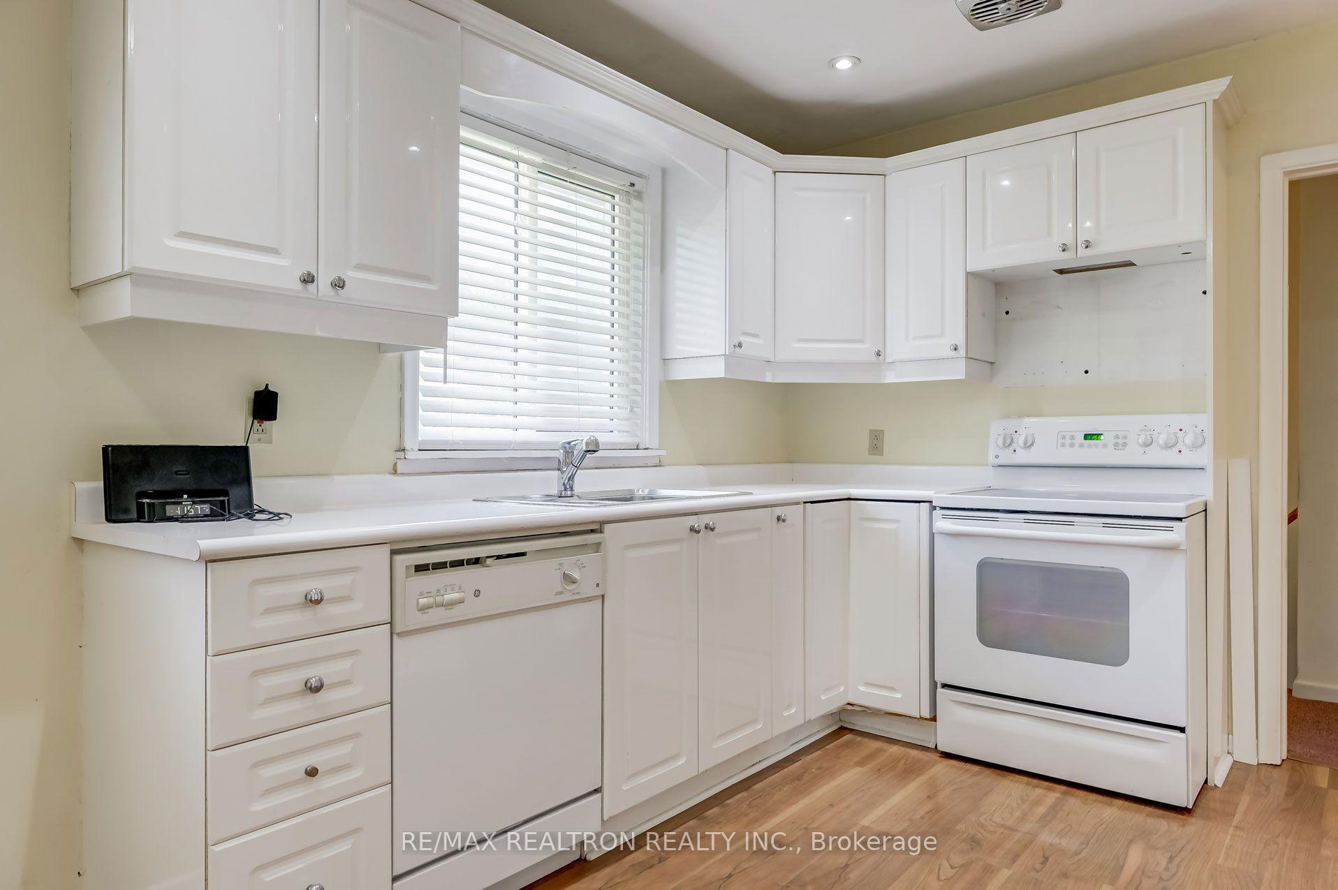 31 Bowerbank Dr, Toronto, ON M2M1Z9 | 3 Bedroom 2 Bathroom Detached House | Image 16