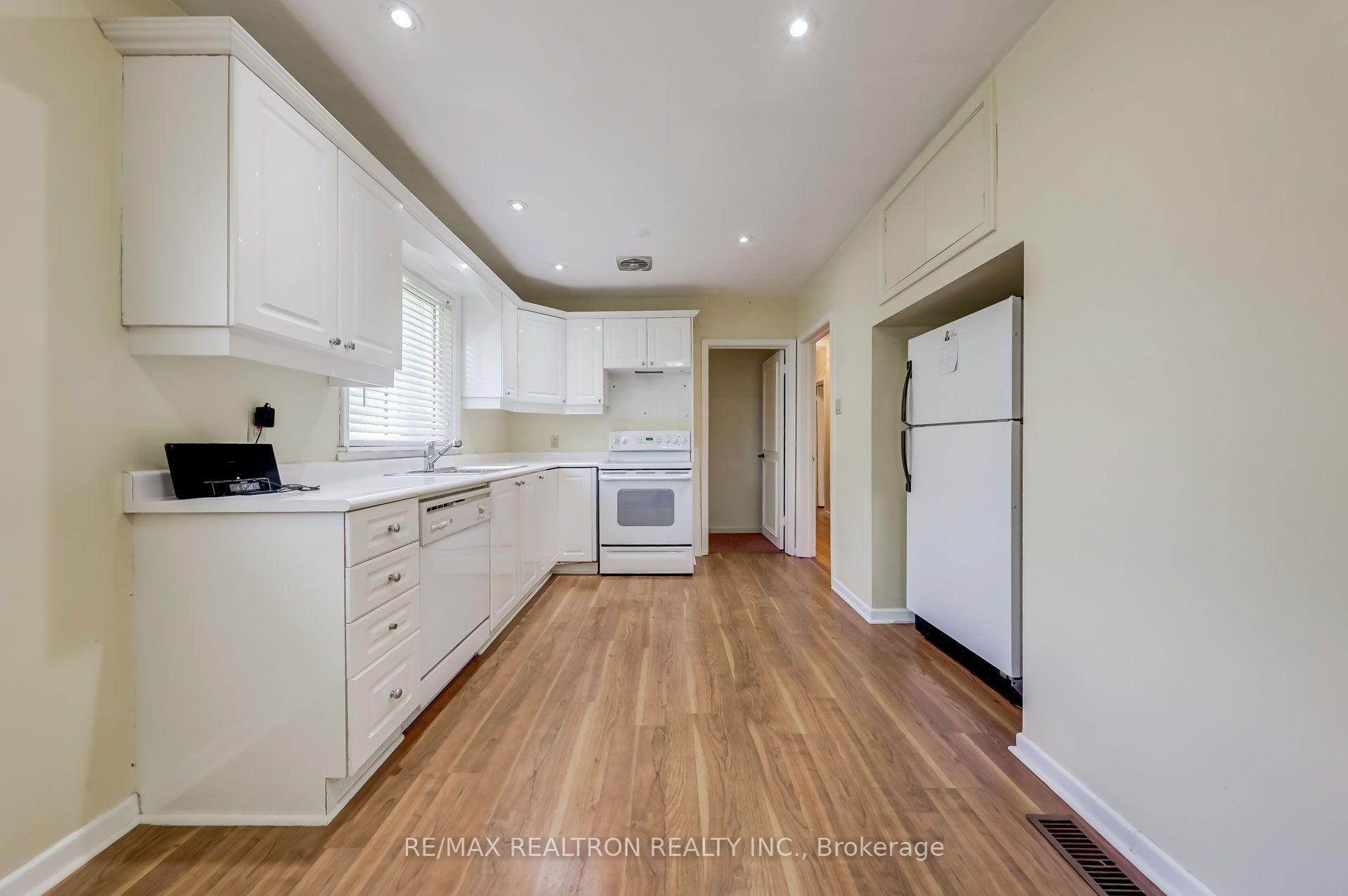 31 Bowerbank Dr, Toronto, ON M2M1Z9 | 3 Bedroom 2 Bathroom Detached House | Image 17