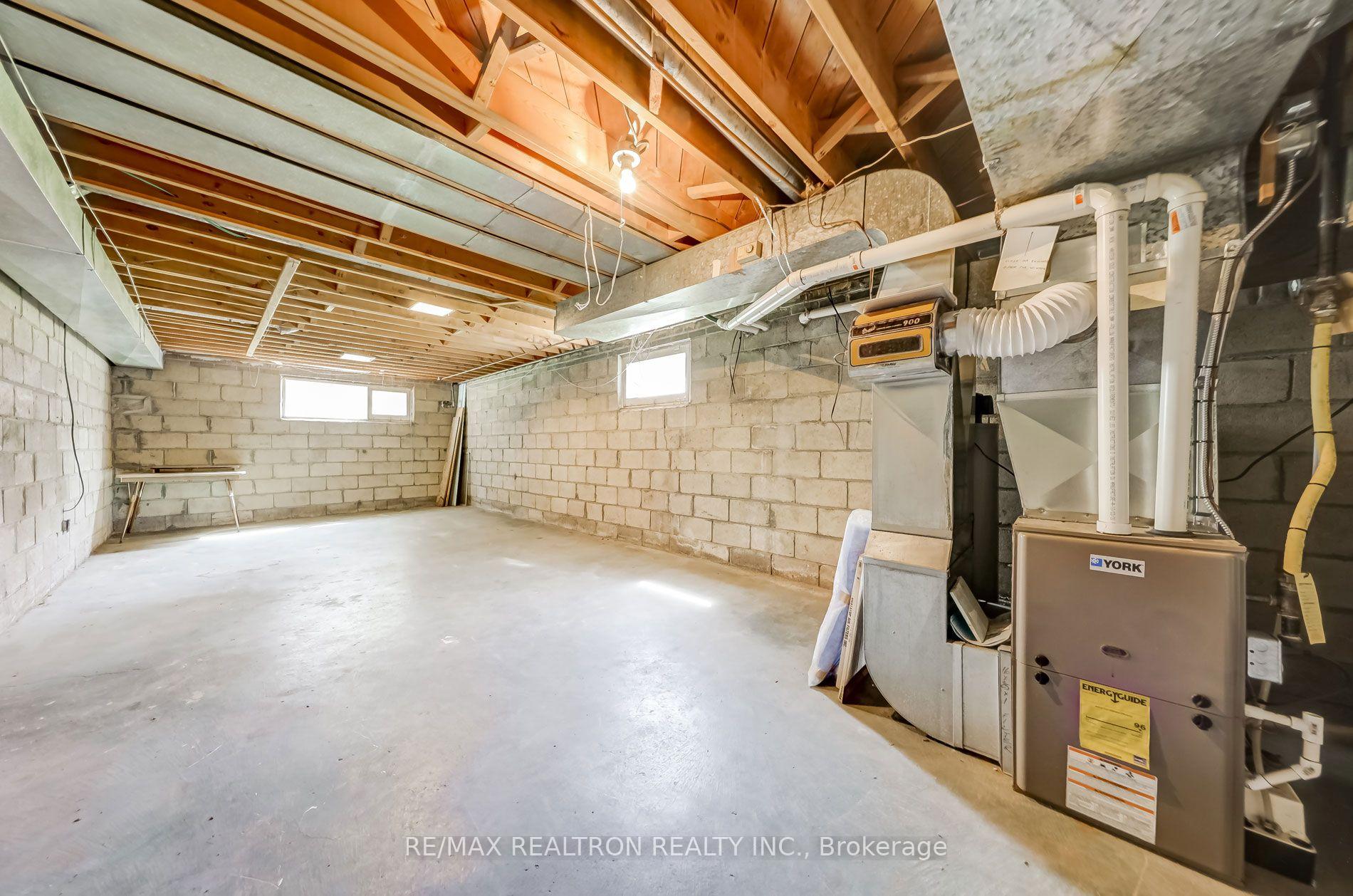 31 Bowerbank Dr, Toronto, ON M2M1Z9 | 3 Bedroom 2 Bathroom Detached House | Image 19