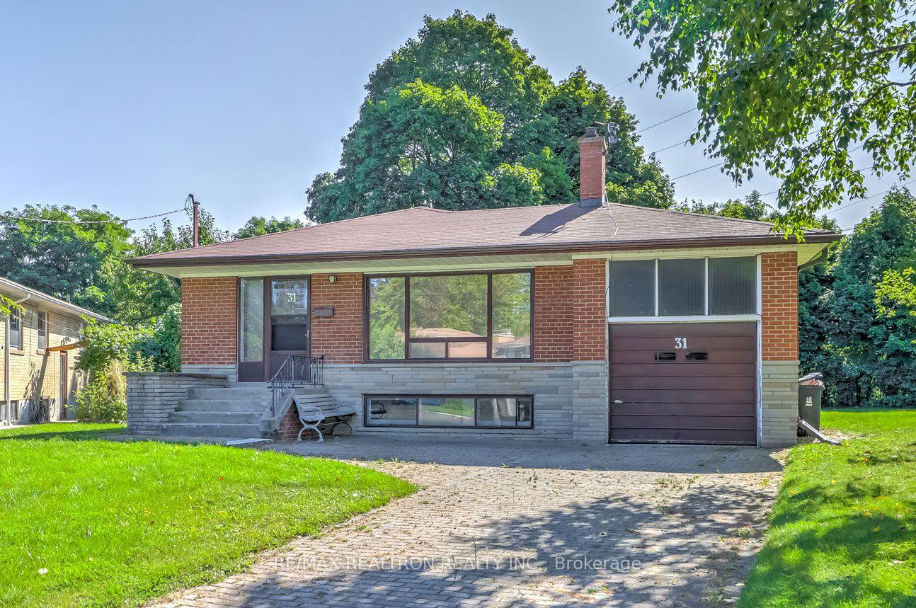31 Bowerbank Dr, Toronto, ON M2M1Z9 | 3 Bedroom 2 Bathroom Detached House | Image 2