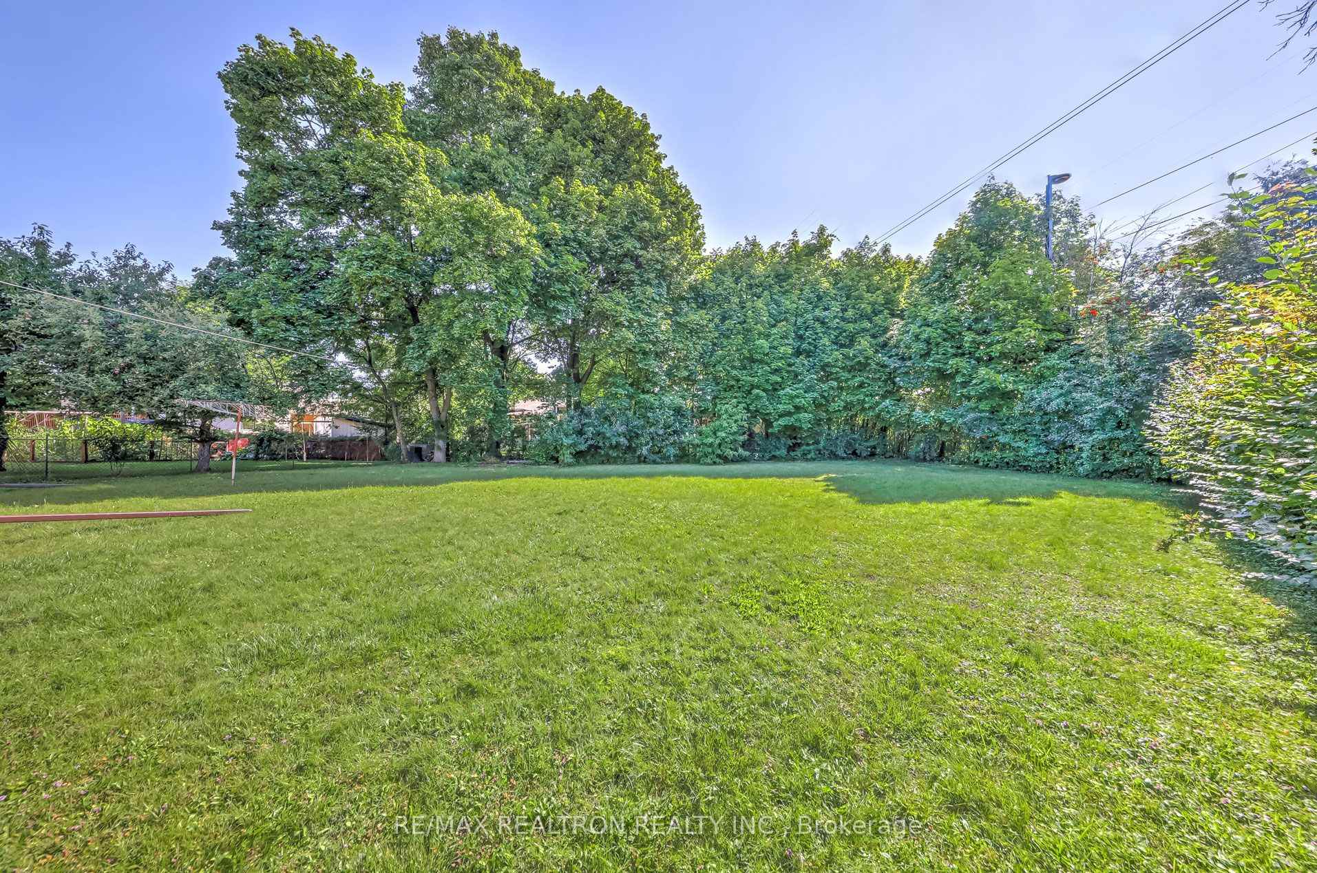 31 Bowerbank Dr, Toronto, ON M2M1Z9 | 3 Bedroom 2 Bathroom Detached House | Image 22