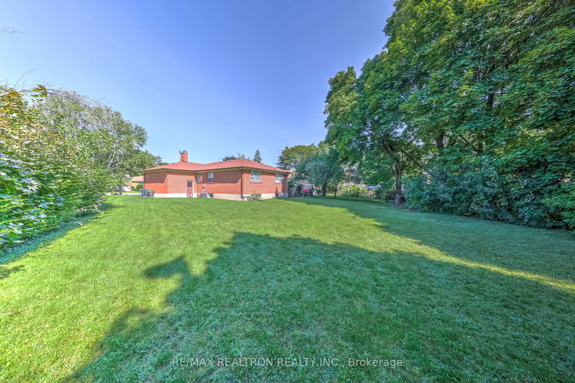 31 Bowerbank Dr, Toronto, ON M2M1Z9 | 3 Bedroom 2 Bathroom Detached House | Image 23