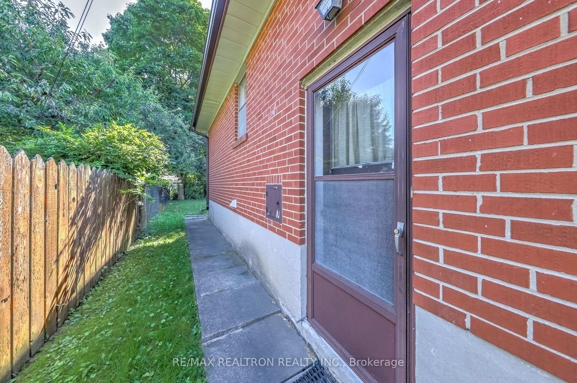 31 Bowerbank Dr, Toronto, ON M2M1Z9 | 3 Bedroom 2 Bathroom Detached House | Image 24