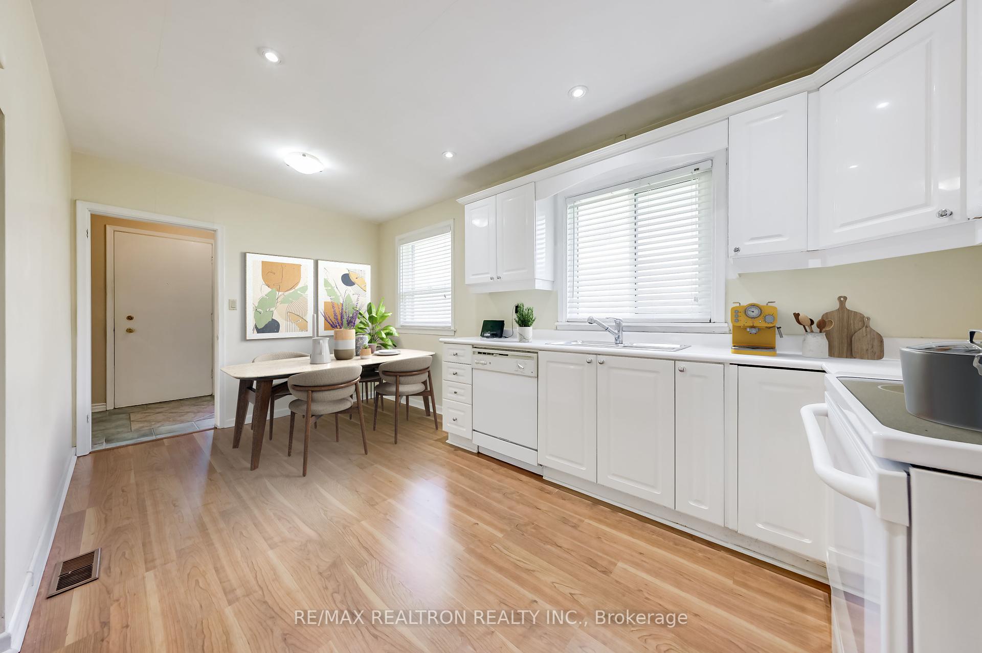 31 Bowerbank Dr, Toronto, ON M2M1Z9 | 3 Bedroom 2 Bathroom Detached House | Image 5