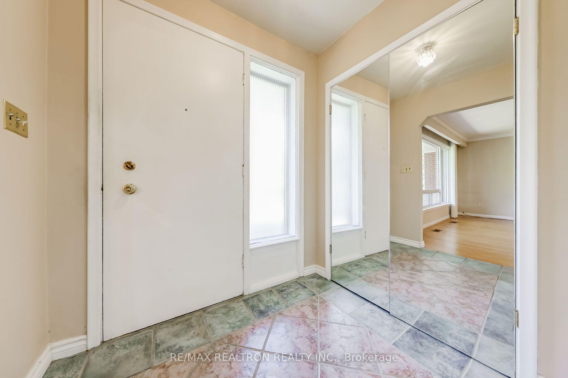 31 Bowerbank Dr, Toronto, ON M2M1Z9 | 3 Bedroom 2 Bathroom Detached House | Image 8