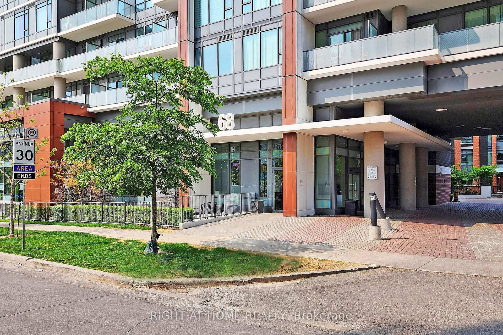 #902 - 68 Canterbury Pl, Toronto, ON M2N0H8 | 2 Bedroom 2 Bathroom Condo Apt | Image 3