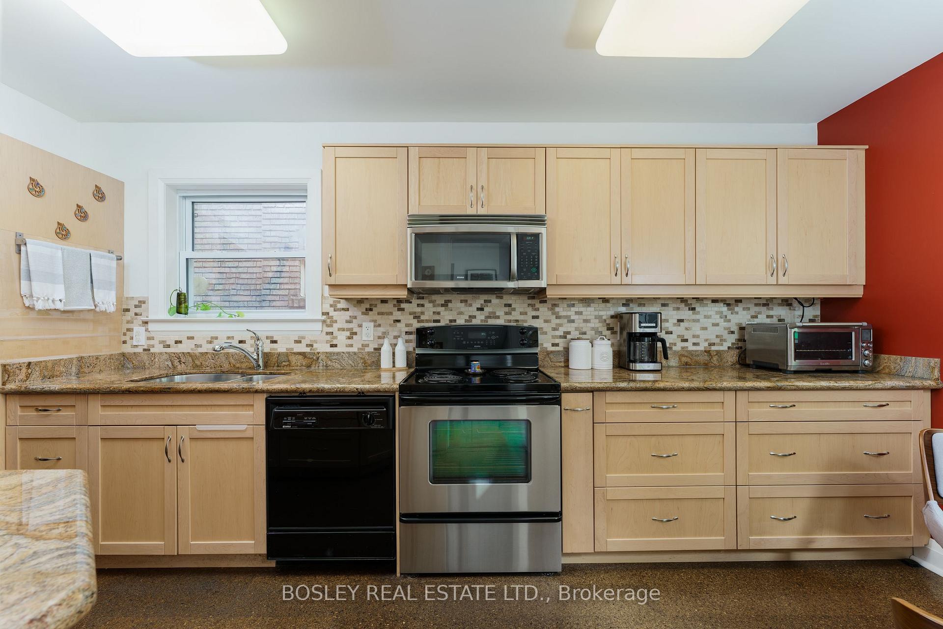 75 Willowbank Blvd, Toronto, ON M5N1G7 | 3 Bedroom 3 Bathroom Detached House | Image 15