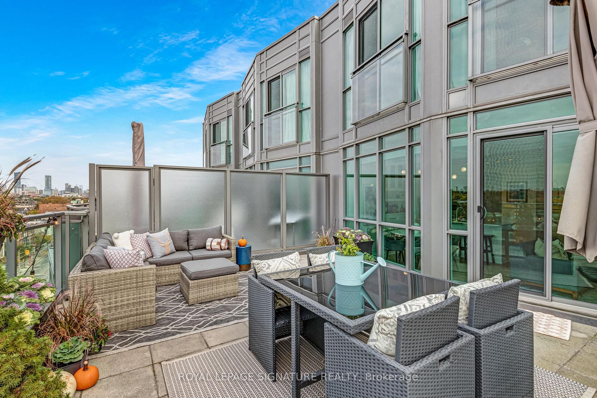#716 - 1169 Queen St W, Toronto, ON M6J1J4 | 2 Bedroom 2 Bathroom Condo Apt | Image 25