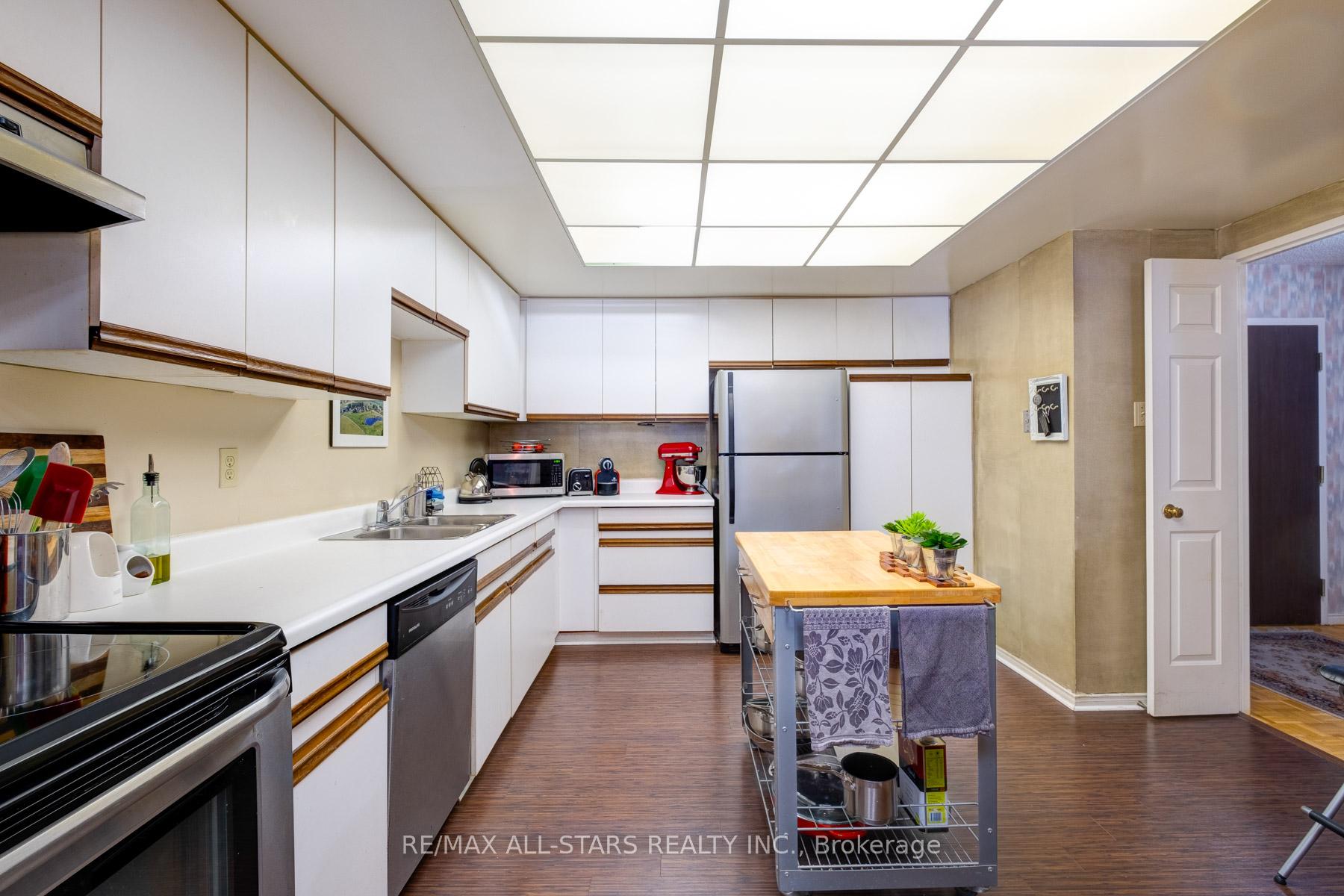 #804 - 131 Beecroft Rd, Toronto, ON M2N6G9 | 2 Bedroom 2 Bathroom Condo Apt | Image 10