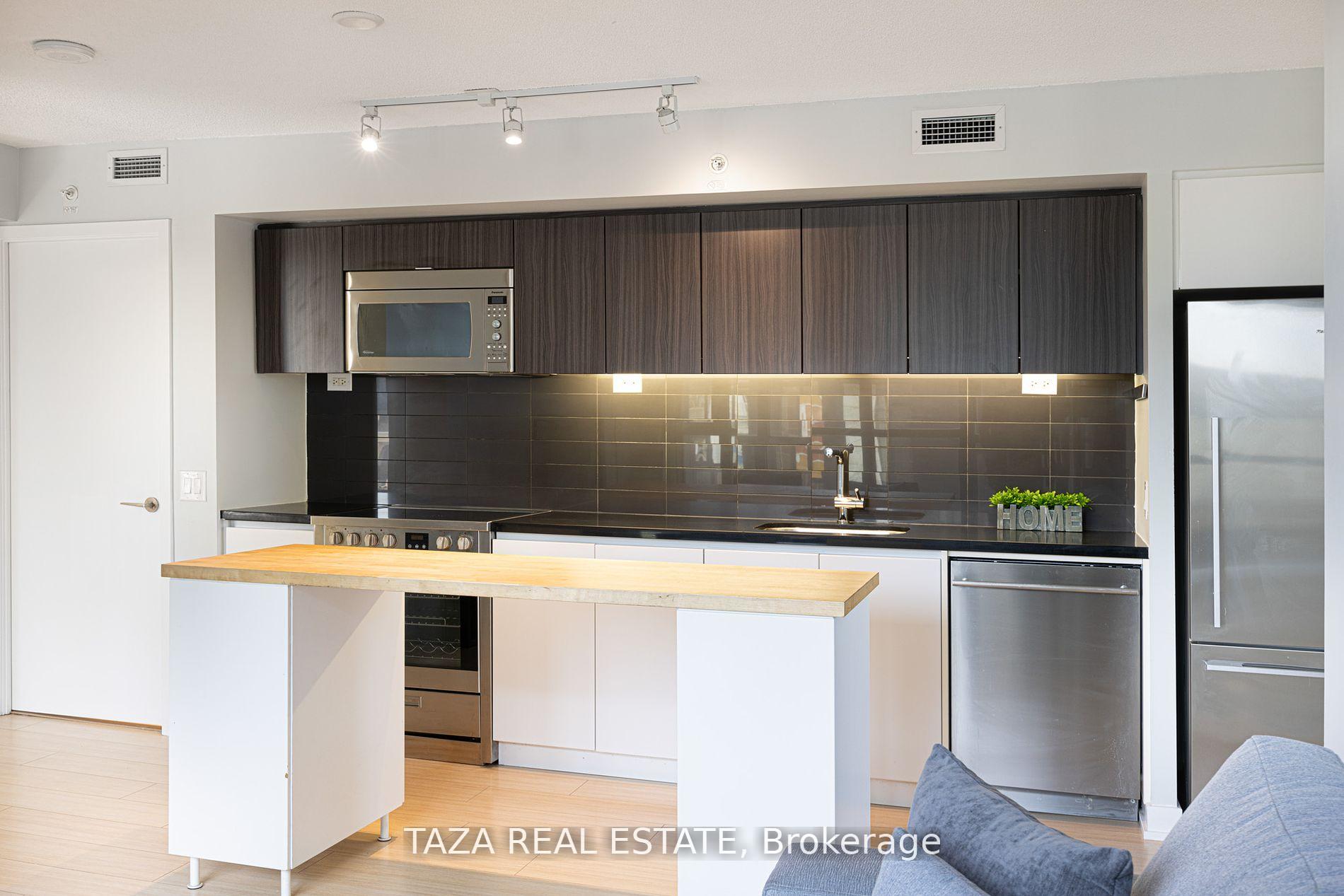 #1006 - 85 Queens Wharf Rd, Toronto, ON M5V0J9 | 3 Bedroom 2 Bathroom Condo Apt | Image 10