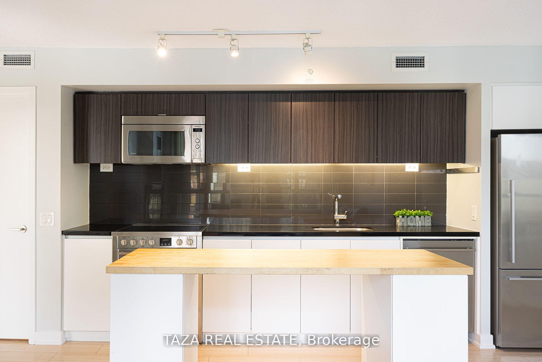 #1006 - 85 Queens Wharf Rd, Toronto, ON M5V0J9 | 3 Bedroom 2 Bathroom Condo Apt | Image 11