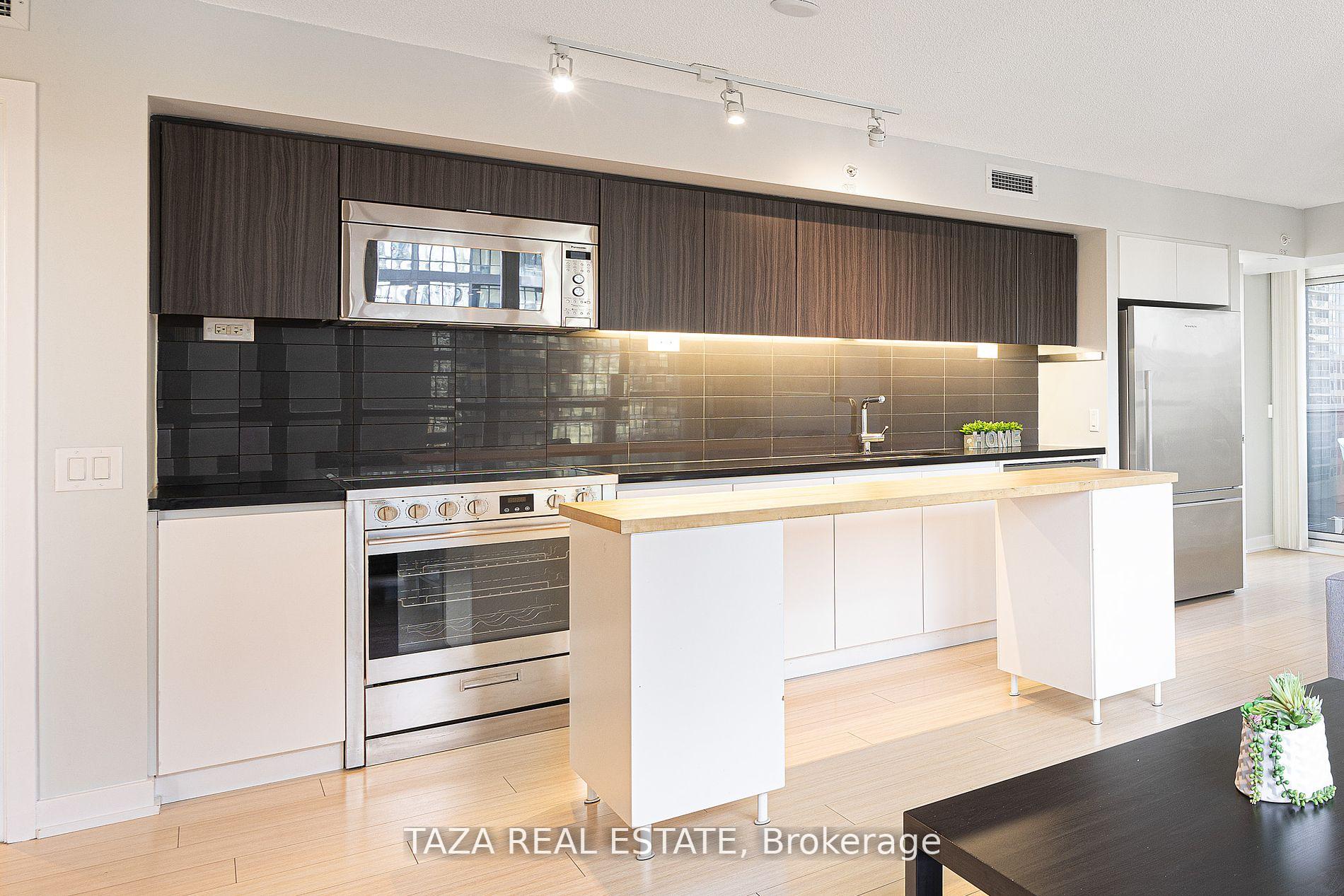 #1006 - 85 Queens Wharf Rd, Toronto, ON M5V0J9 | 3 Bedroom 2 Bathroom Condo Apt | Image 12