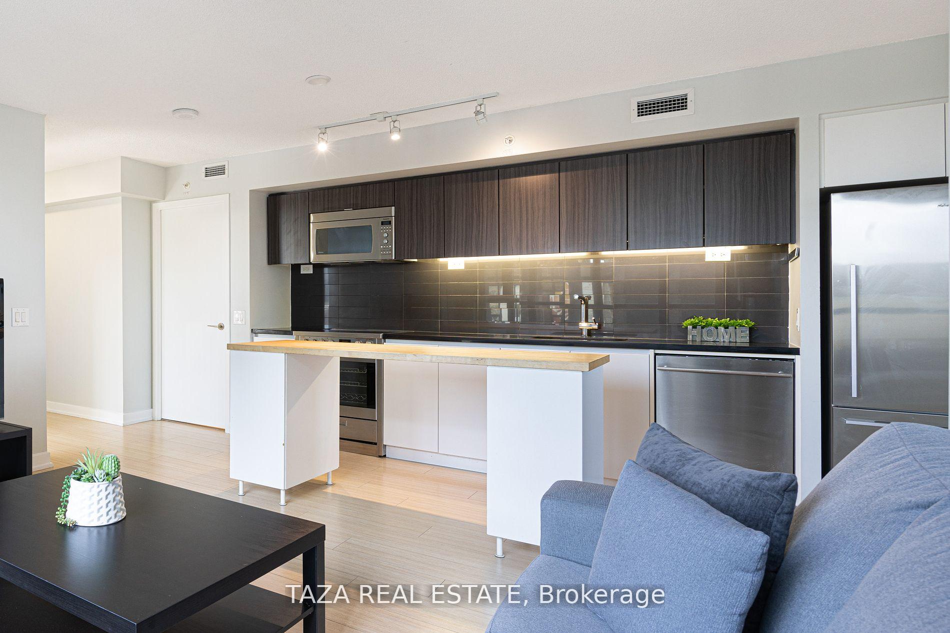 #1006 - 85 Queens Wharf Rd, Toronto, ON M5V0J9 | 3 Bedroom 2 Bathroom Condo Apt | Image 9