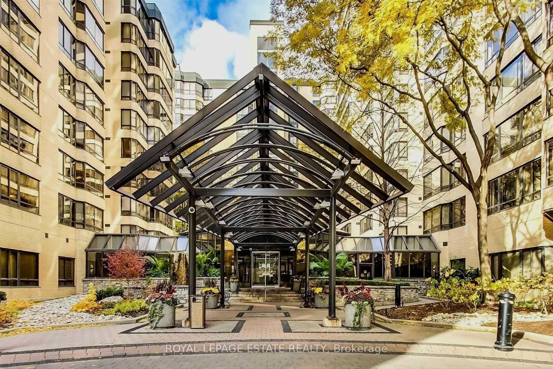 #Ph3 - 280 Simcoe St, Toronto, ON M5T2Y5 | 2 Bedroom 2 Bathroom Condo Apt | Image 1