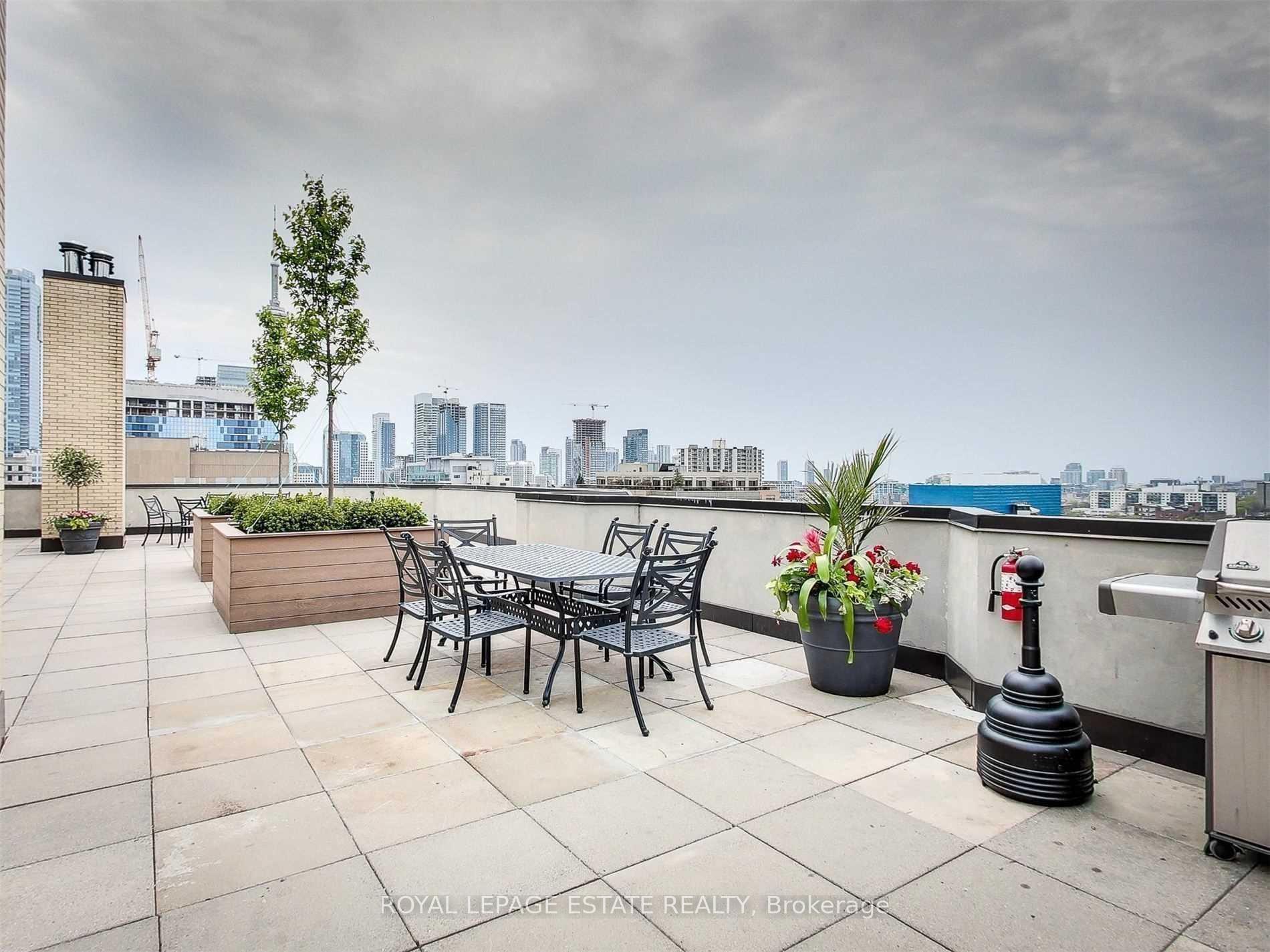 #Ph3 - 280 Simcoe St, Toronto, ON M5T2Y5 | 2 Bedroom 2 Bathroom Condo Apt | Image 12