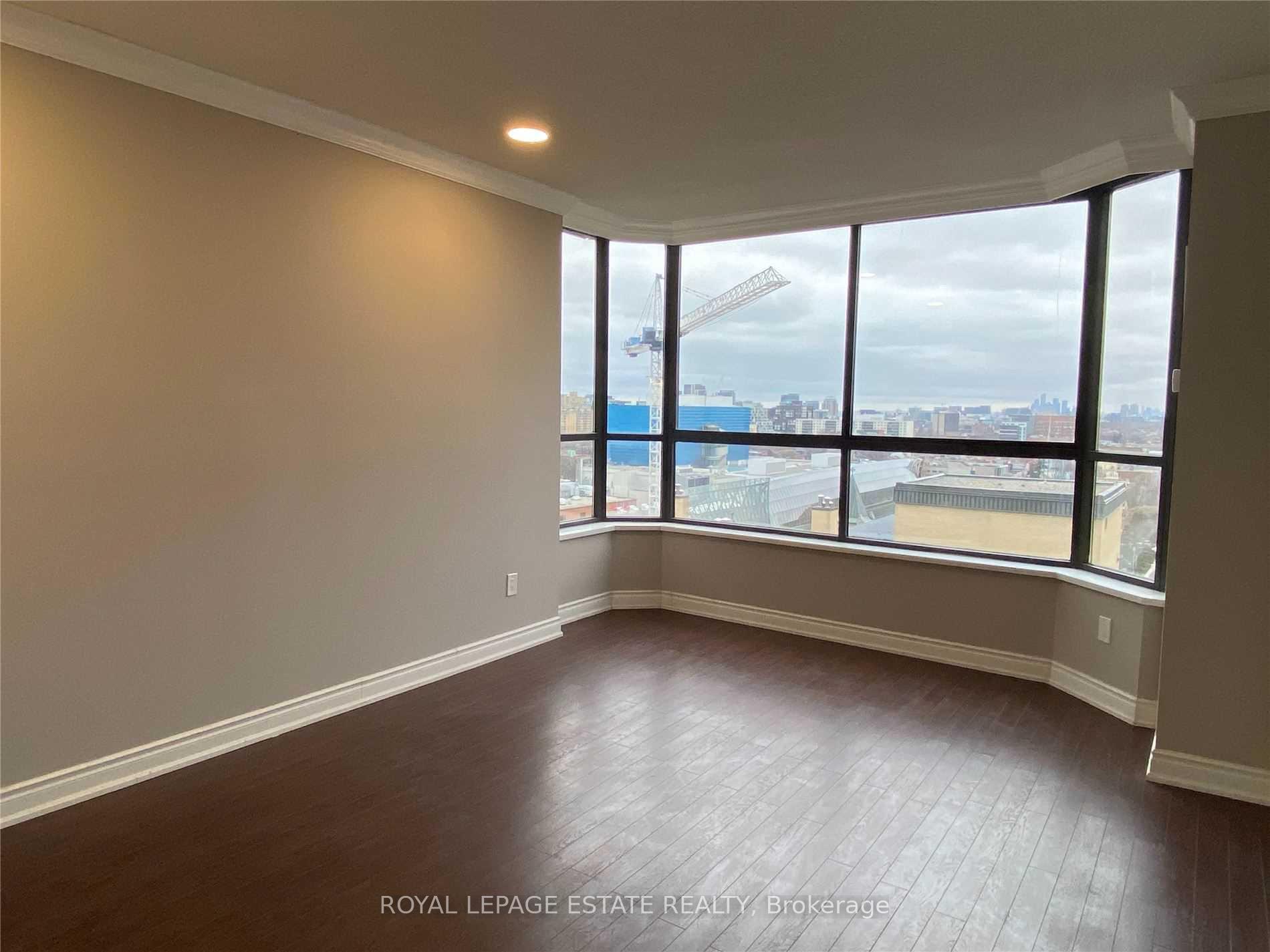 #Ph3 - 280 Simcoe St, Toronto, ON M5T2Y5 | 2 Bedroom 2 Bathroom Condo Apt | Image 4