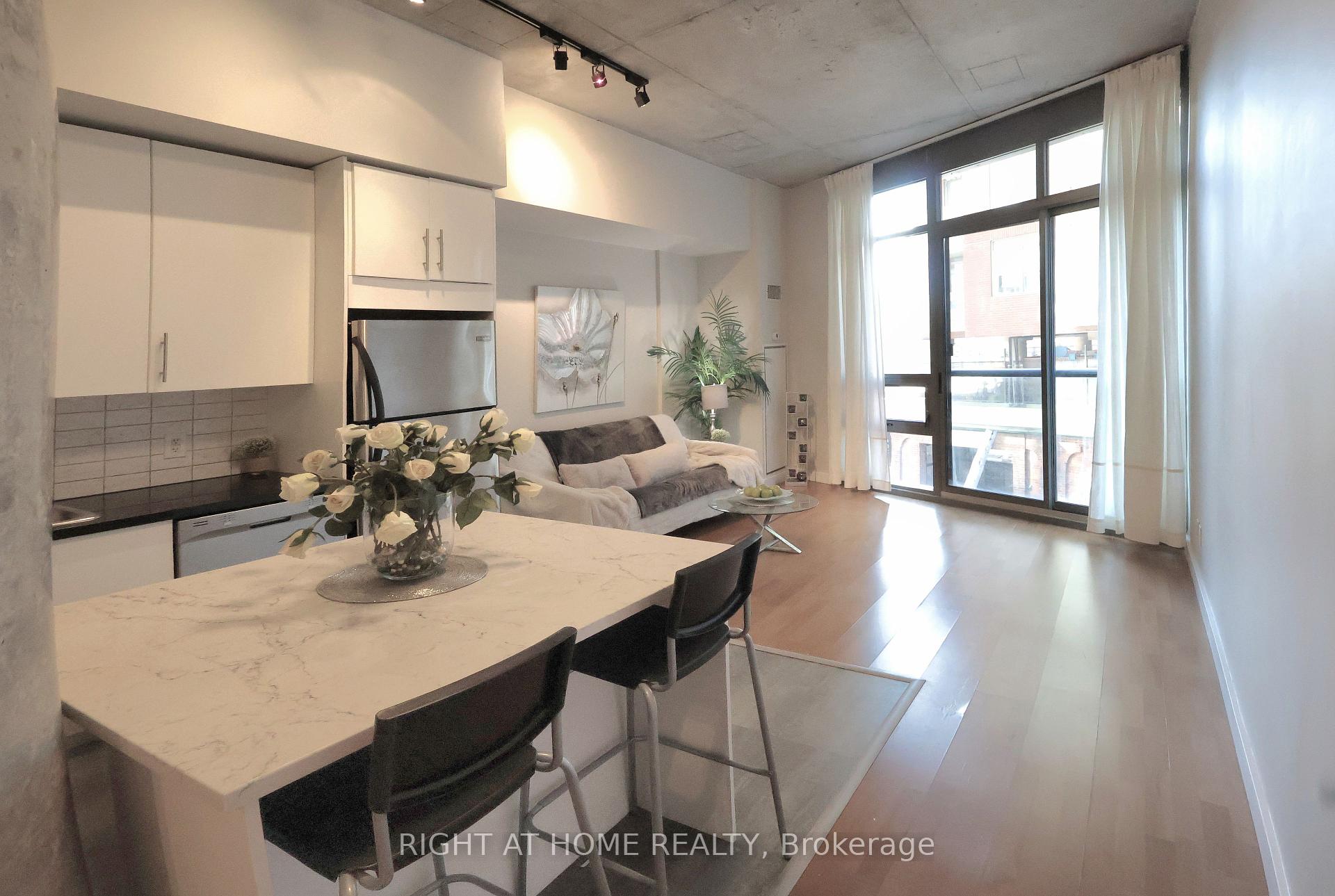 #208 - 33 Mill St, Toronto, ON M5A3R3 | 1 Bedroom 1 Bathroom Condo Apt | Image 2