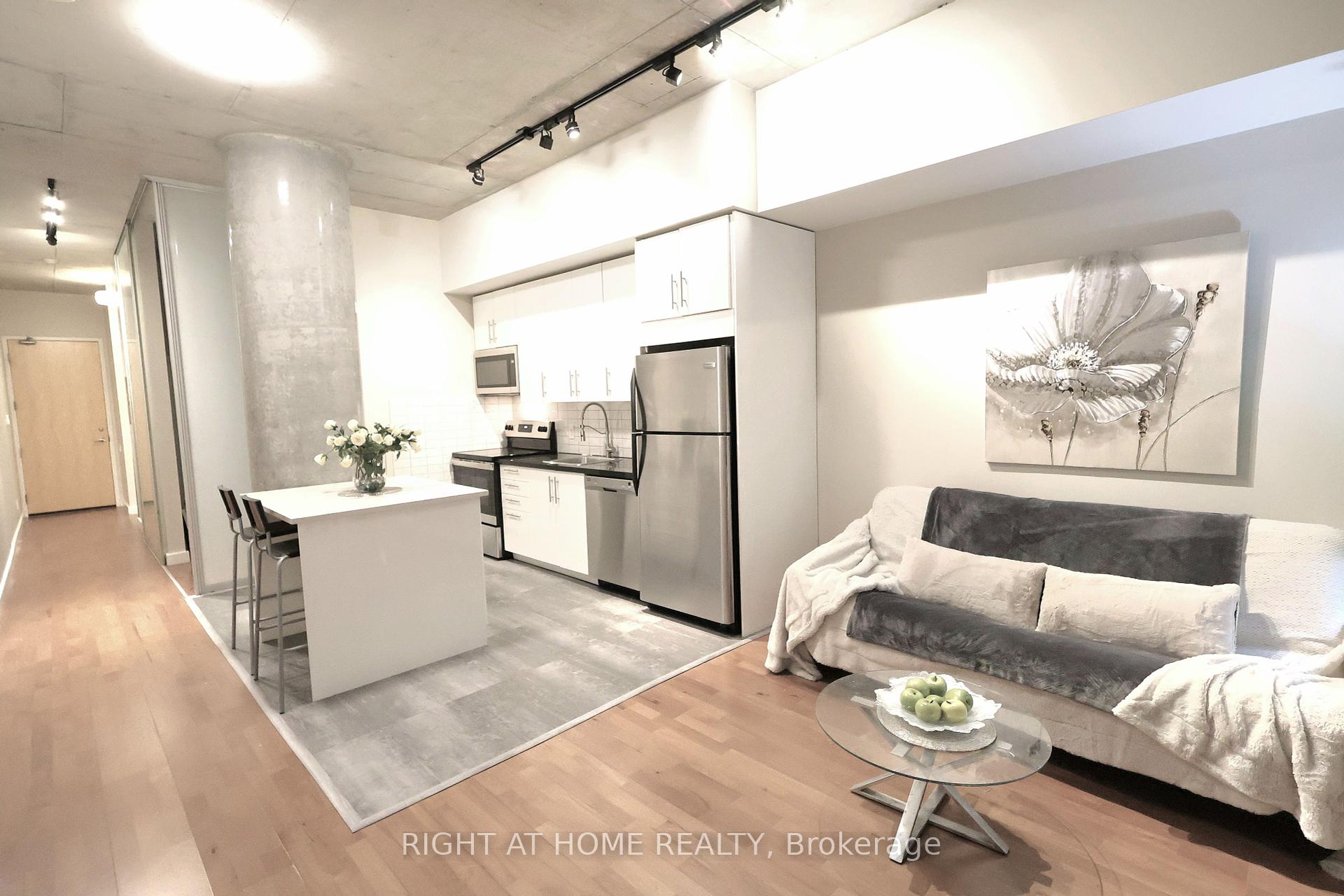 #208 - 33 Mill St, Toronto, ON M5A3R3 | 1 Bedroom 1 Bathroom Condo Apt | Image 3