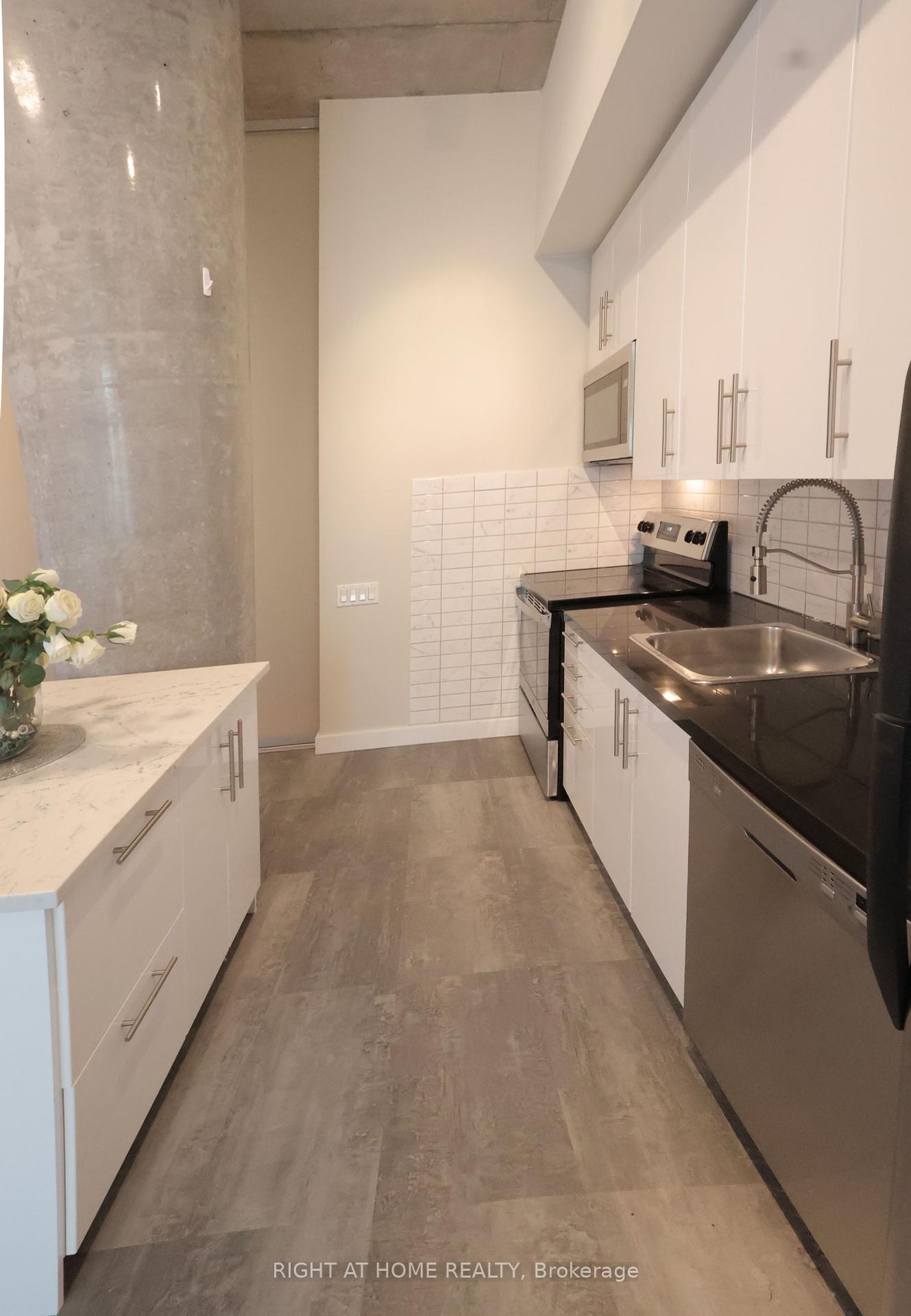 #208 - 33 Mill St, Toronto, ON M5A3R3 | 1 Bedroom 1 Bathroom Condo Apt | Image 4