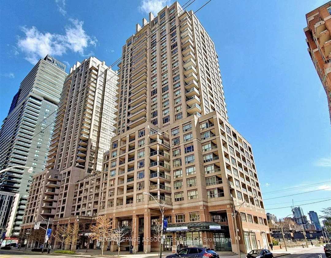 #805 - 909 Bay St, Toronto, ON M5S3G2 | 1 Bedroom 1 Bathroom Condo Apt | Image 1