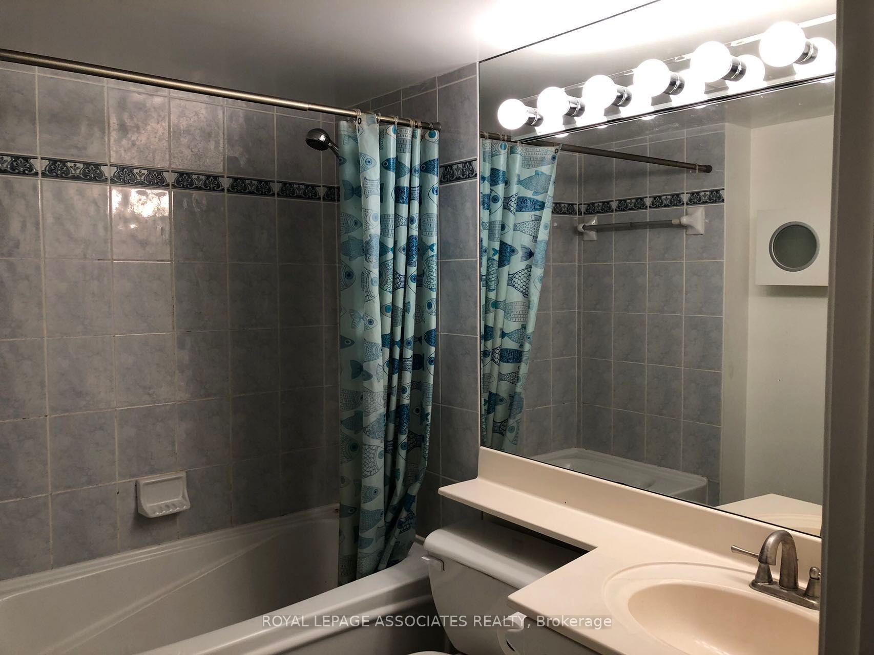 #805 - 909 Bay St, Toronto, ON M5S3G2 | 1 Bedroom 1 Bathroom Condo Apt | Image 10