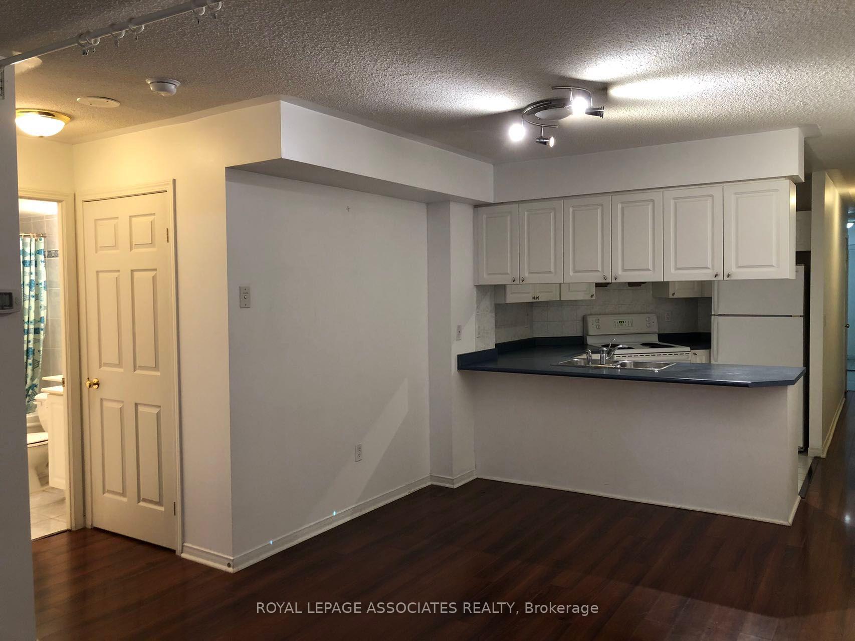 #805 - 909 Bay St, Toronto, ON M5S3G2 | 1 Bedroom 1 Bathroom Condo Apt | Image 4