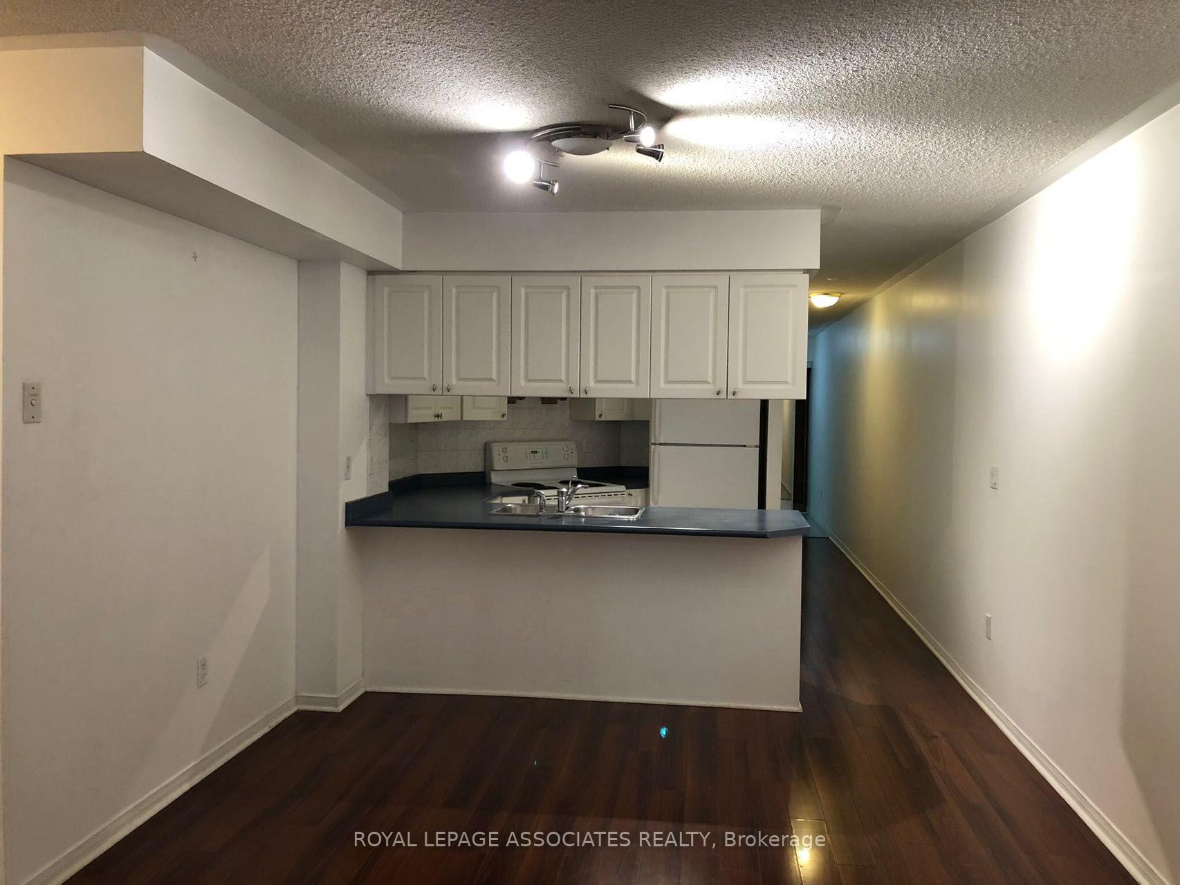 #805 - 909 Bay St, Toronto, ON M5S3G2 | 1 Bedroom 1 Bathroom Condo Apt | Image 5