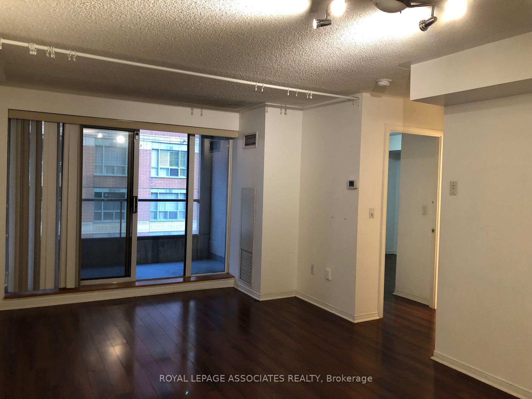 #805 - 909 Bay St, Toronto, ON M5S3G2 | 1 Bedroom 1 Bathroom Condo Apt | Image 6