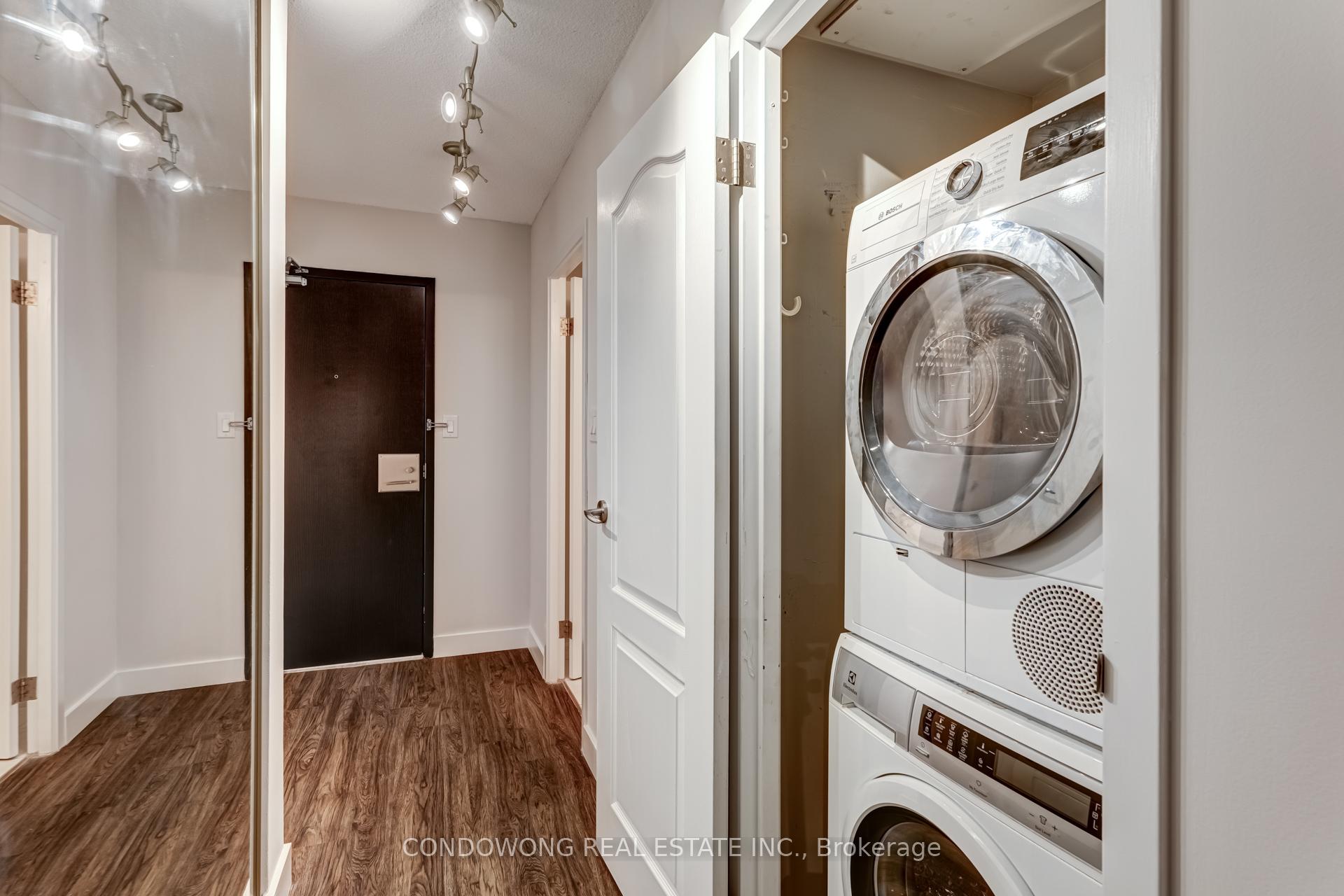 #501 - 25 The Esplanade, Toronto, ON M5E1W5 | 2 Bedroom 1 Bathroom Condo Apt | Image 14