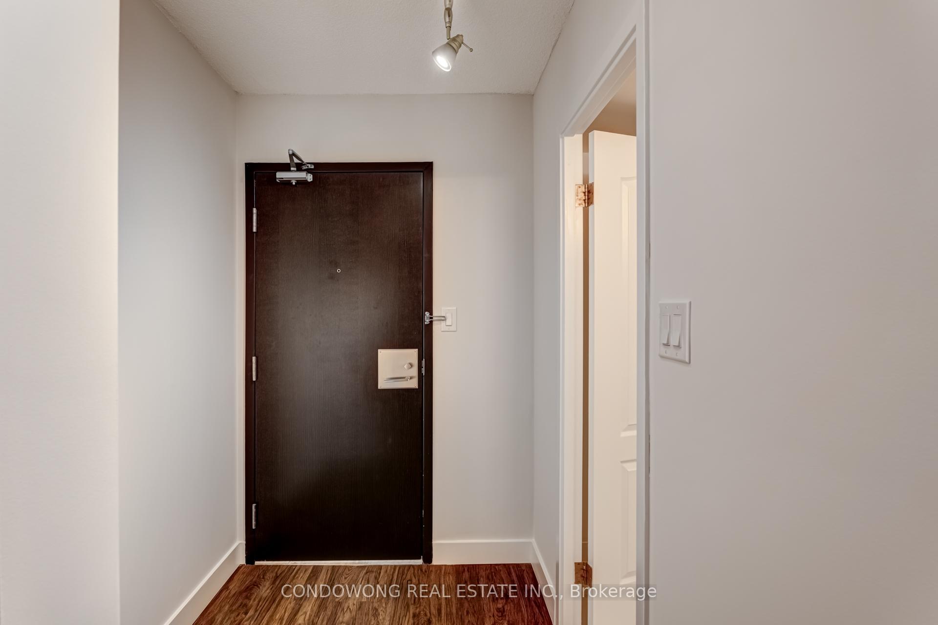 #501 - 25 The Esplanade, Toronto, ON M5E1W5 | 2 Bedroom 1 Bathroom Condo Apt | Image 17