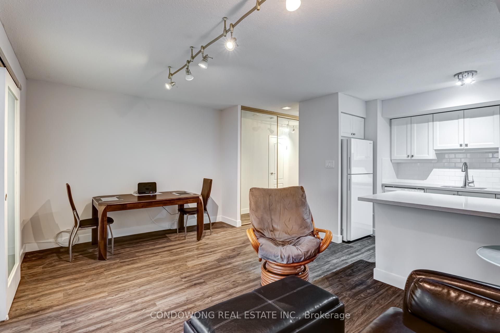 #501 - 25 The Esplanade, Toronto, ON M5E1W5 | 2 Bedroom 1 Bathroom Condo Apt | Image 2